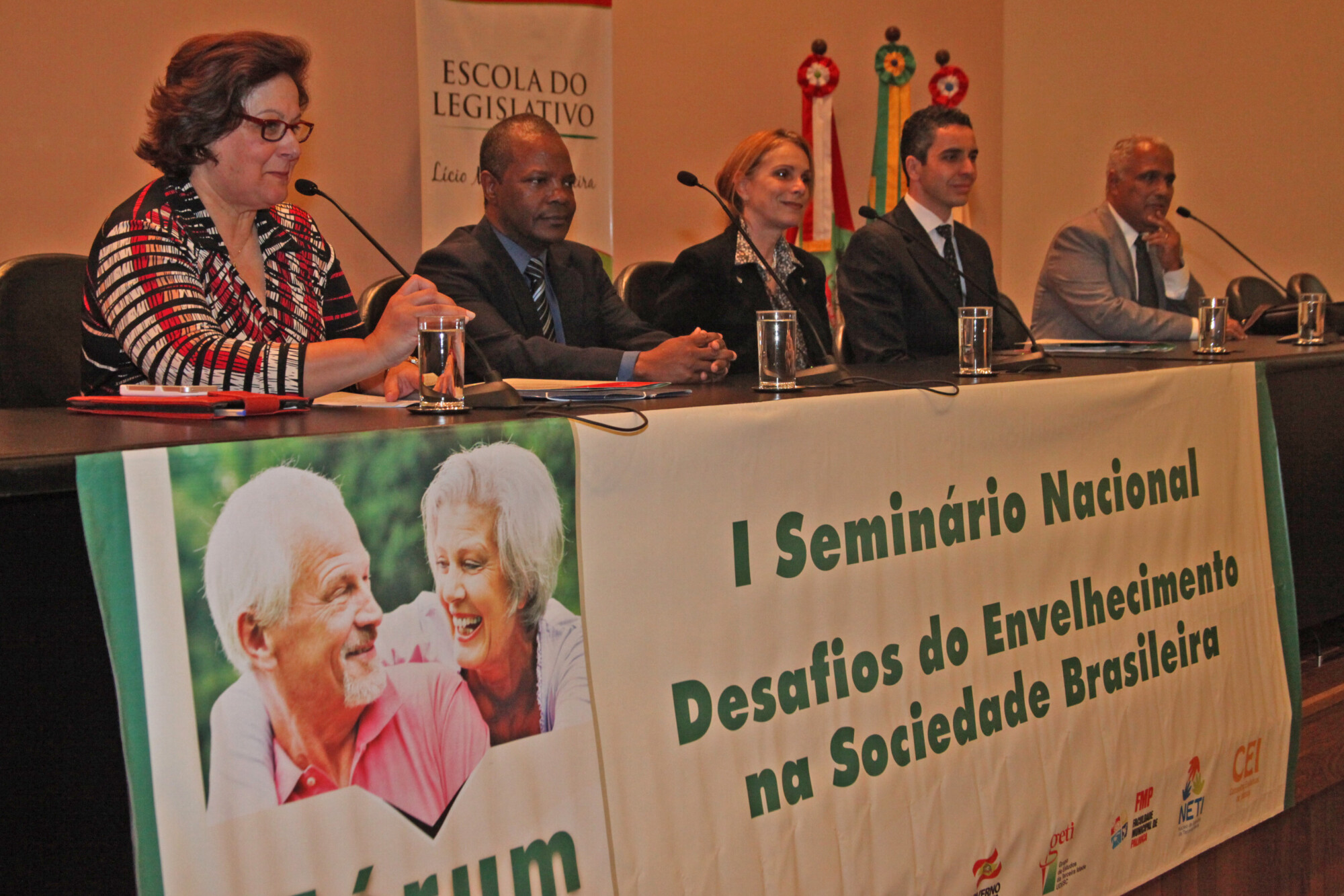 Abusos e maus tratos contra os idosos são debatidos em seminário