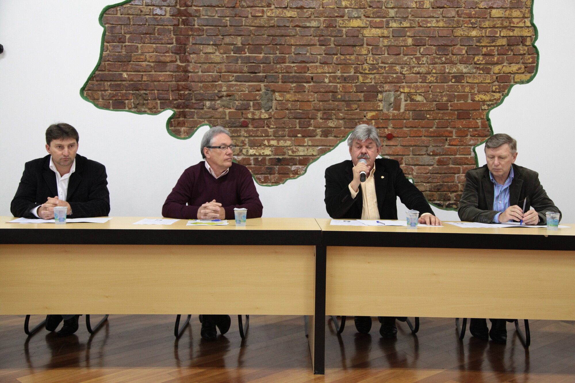 Municípios do Meio Oeste debatem ampliação de sistema antigranizo