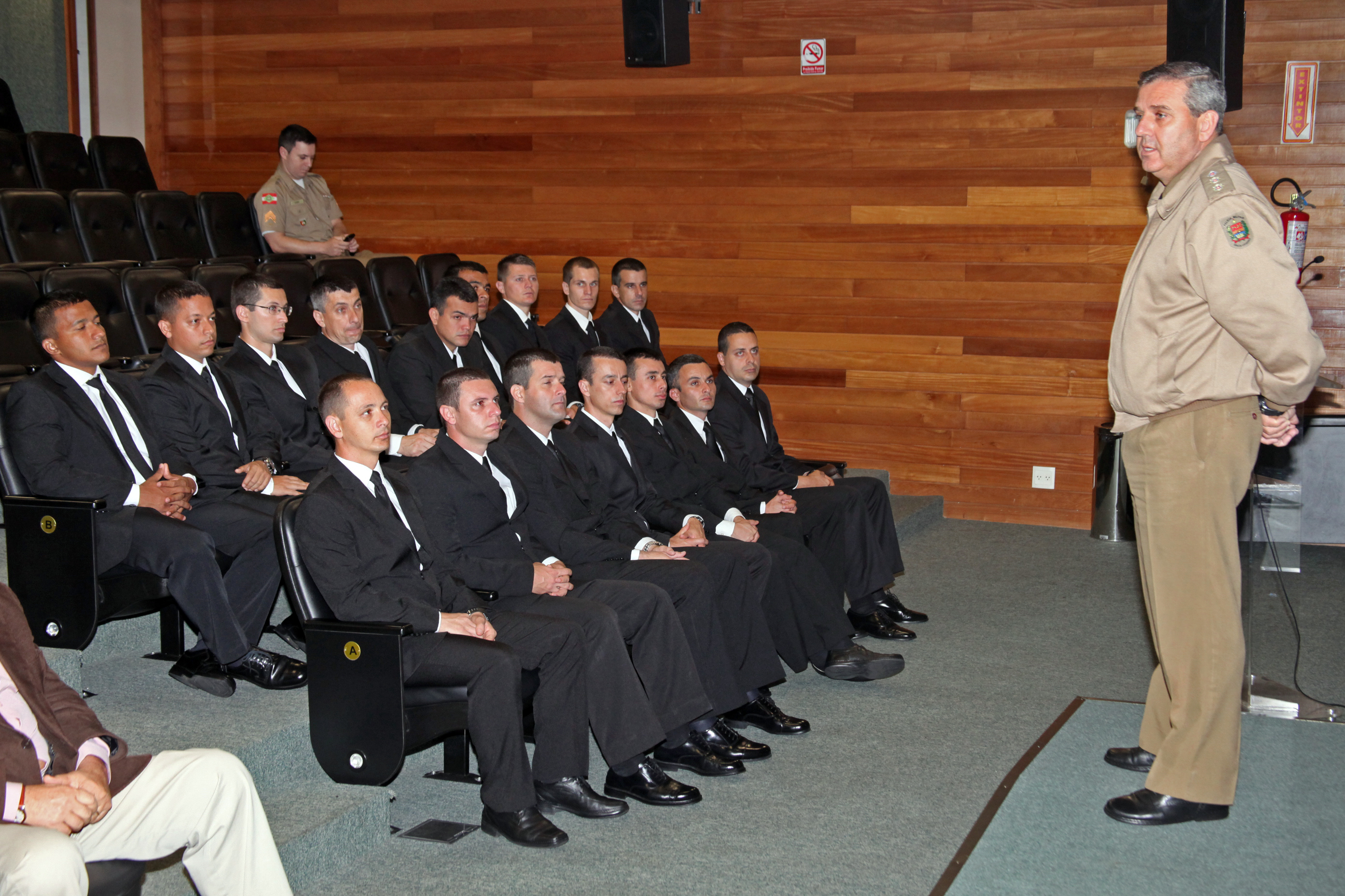 Cadetes da Polícia Militar visitam a Assembleia Legislativa de Santa Catarina. Foto: Fábio Queiroz