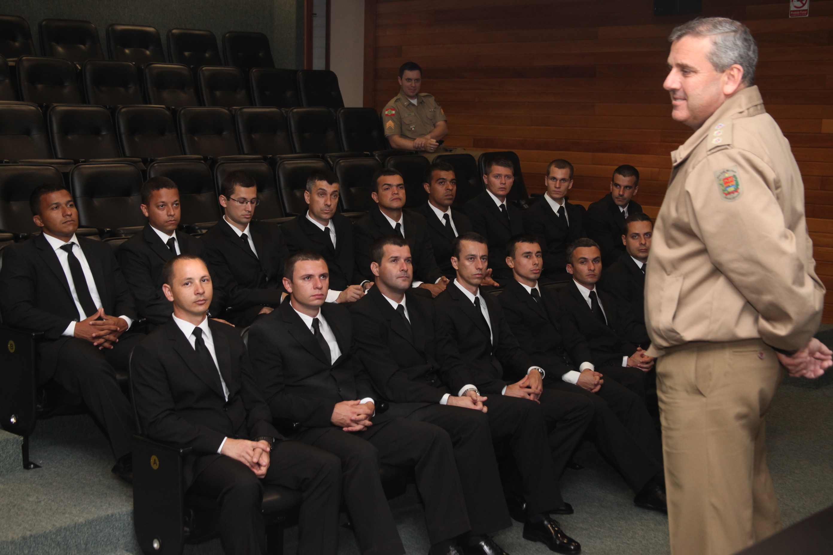 Cadetes da Polícia Militar visitam a Assembleia Legislativa de Santa Catarina. Foto: Fábio Queiroz