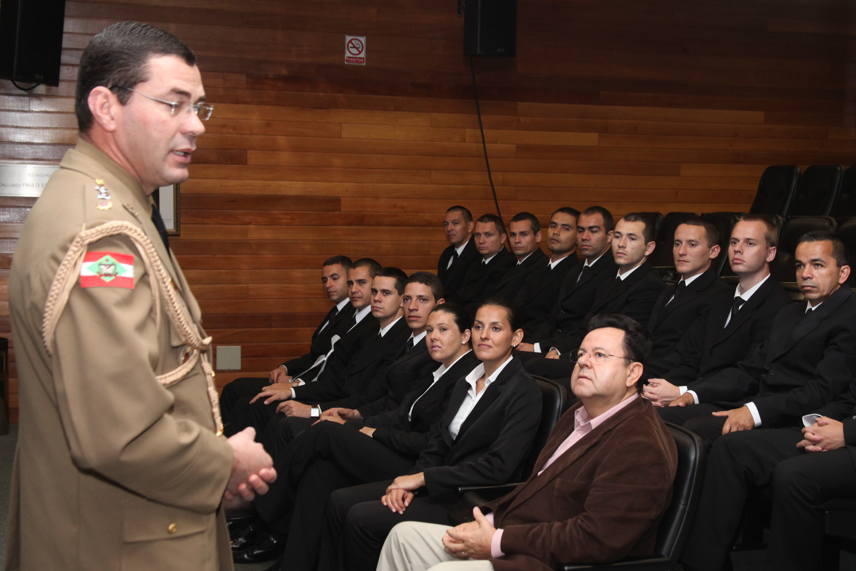 Cadetes da Polícia Militar visitam a Assembleia Legislativa de Santa Catarina. Foto: Fábio Queiroz