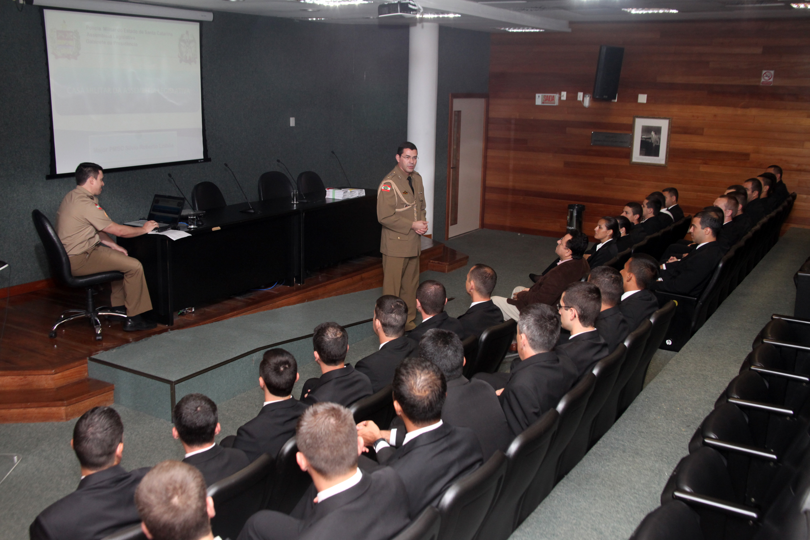 Cadetes da Polícia Militar visitam a Assembleia Legislativa de Santa Catarina. Foto: Fábio Queiroz