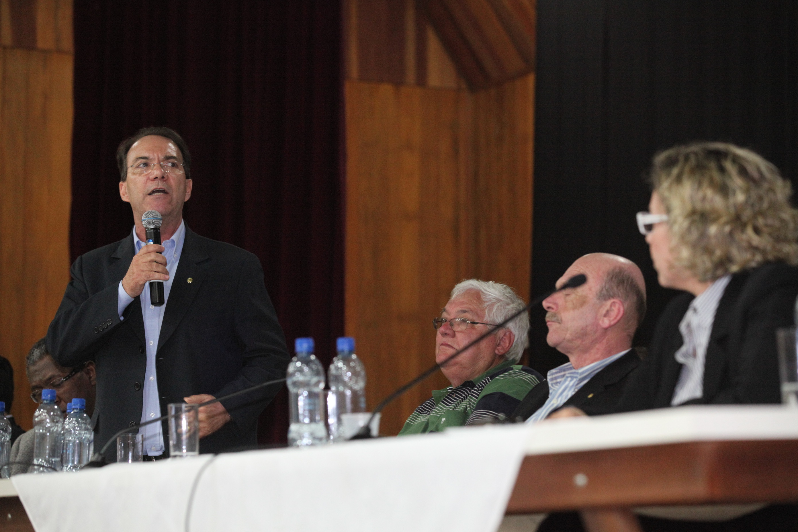 Deputado Décio Lima (PT) -  Audiência Pública em Nova Veneza debateu os problemas na avicultura de Santa Catarina