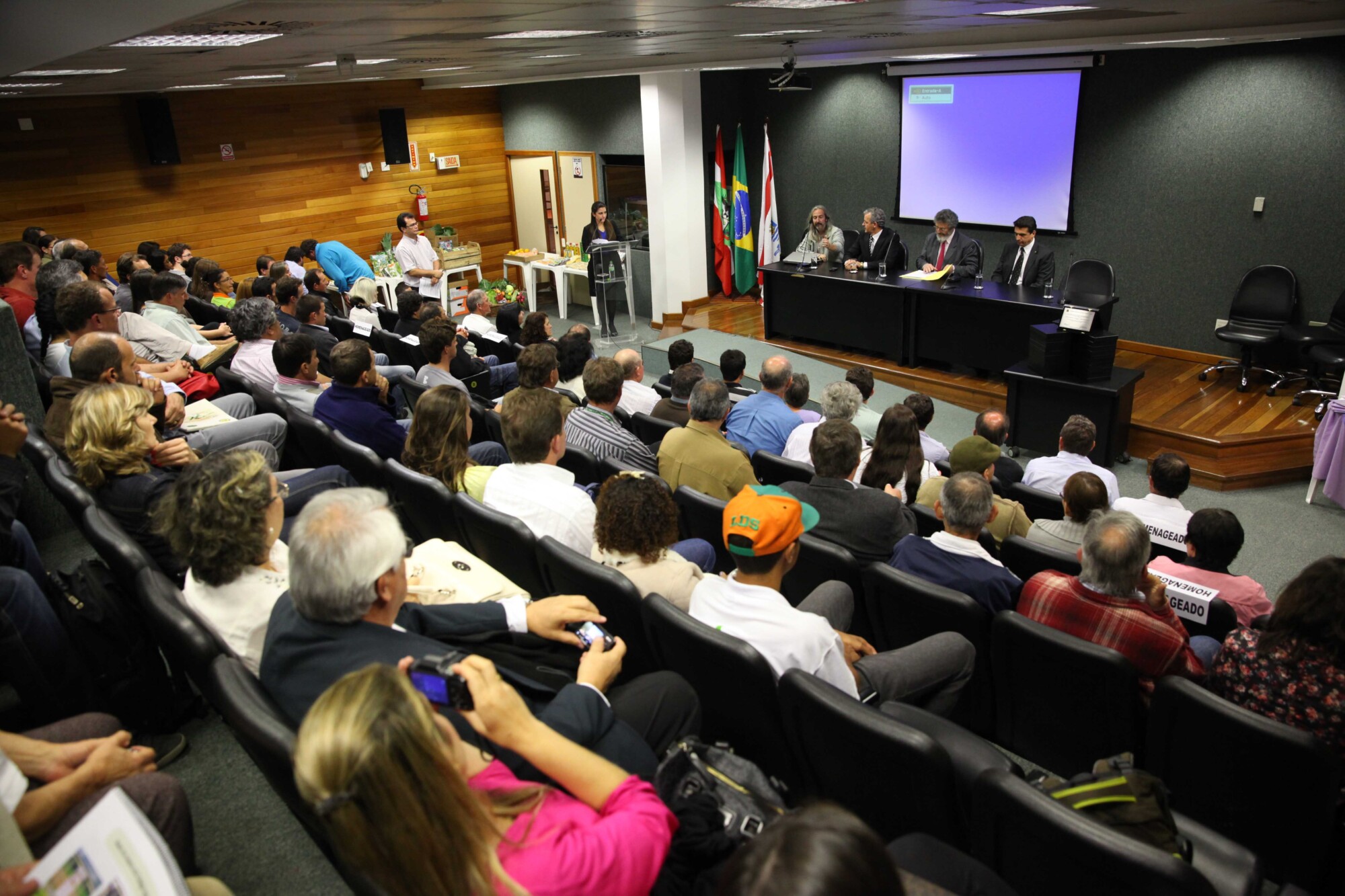 Ato solene homenageia entidades que atuam na produção agroecológica em SC