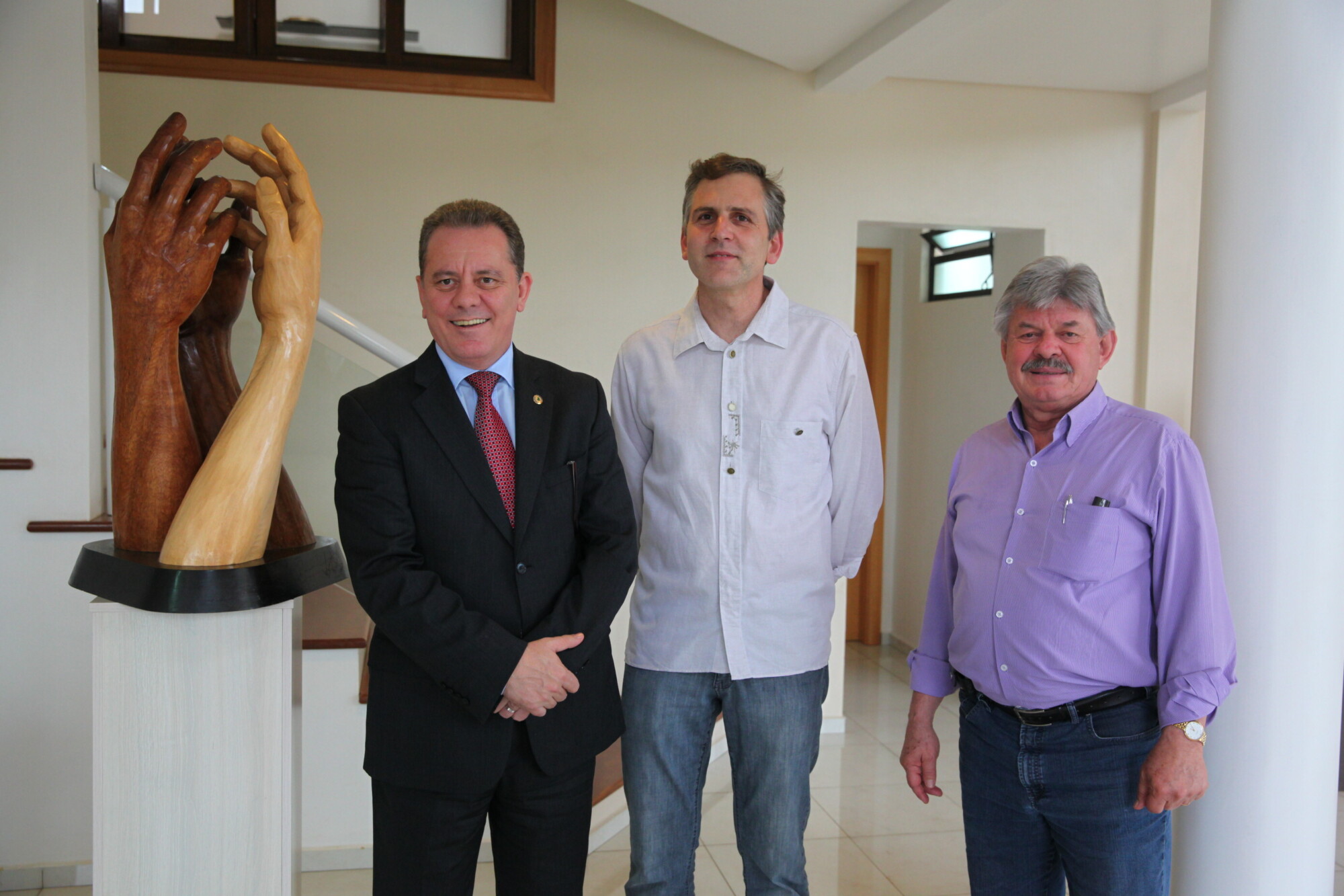 Joares Ponticelli visita ateliê do escultor Werner Thaler