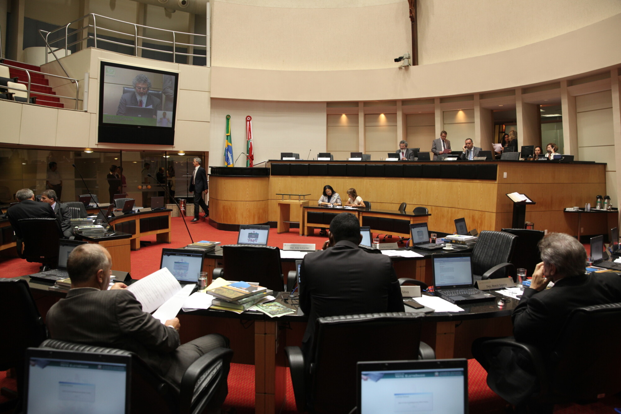 Deputados estaduais destacam a passagem do Dia do Professor