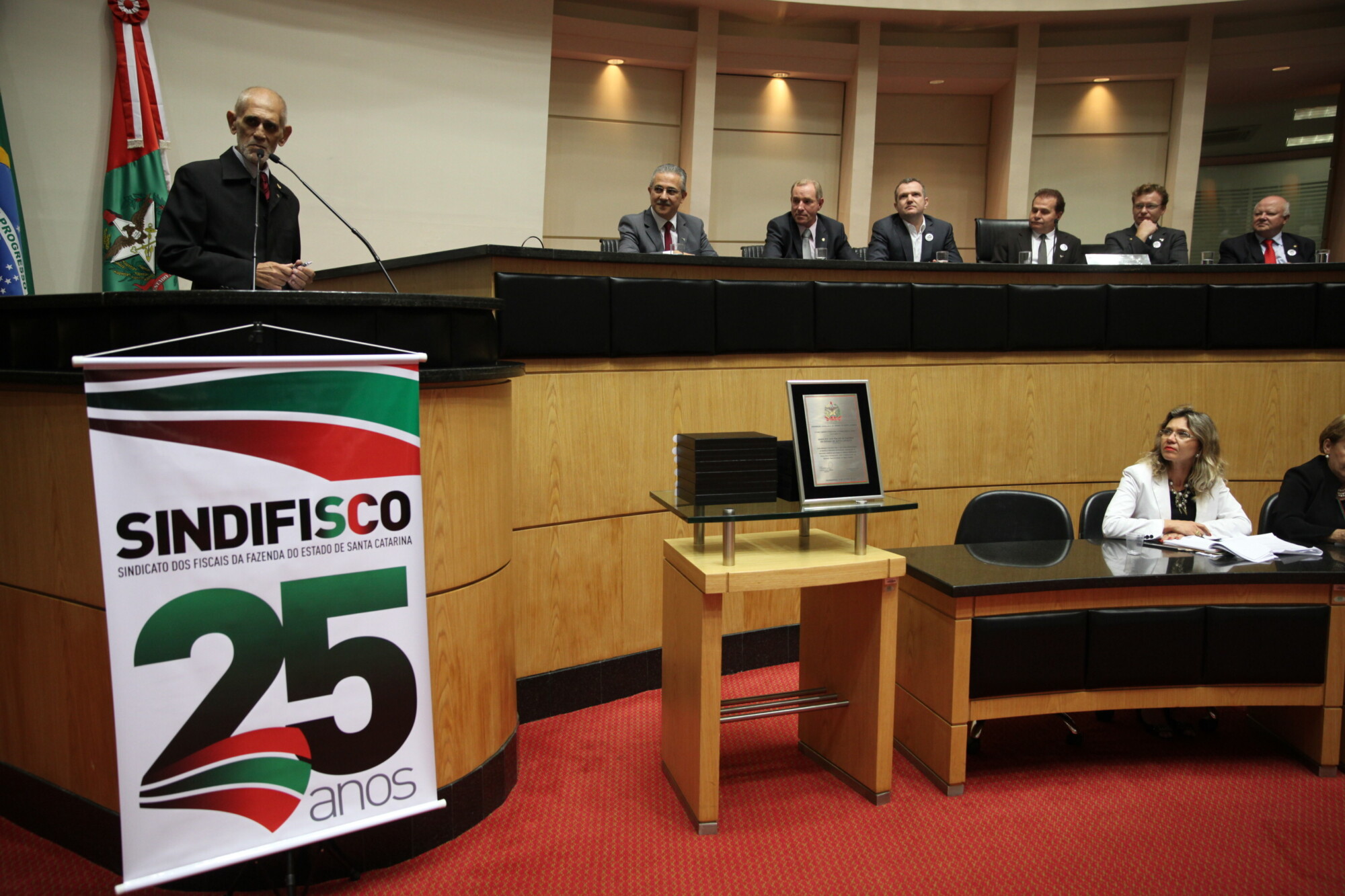 Noite de homenagens marca os 25 anos de fundação do Sindifisco