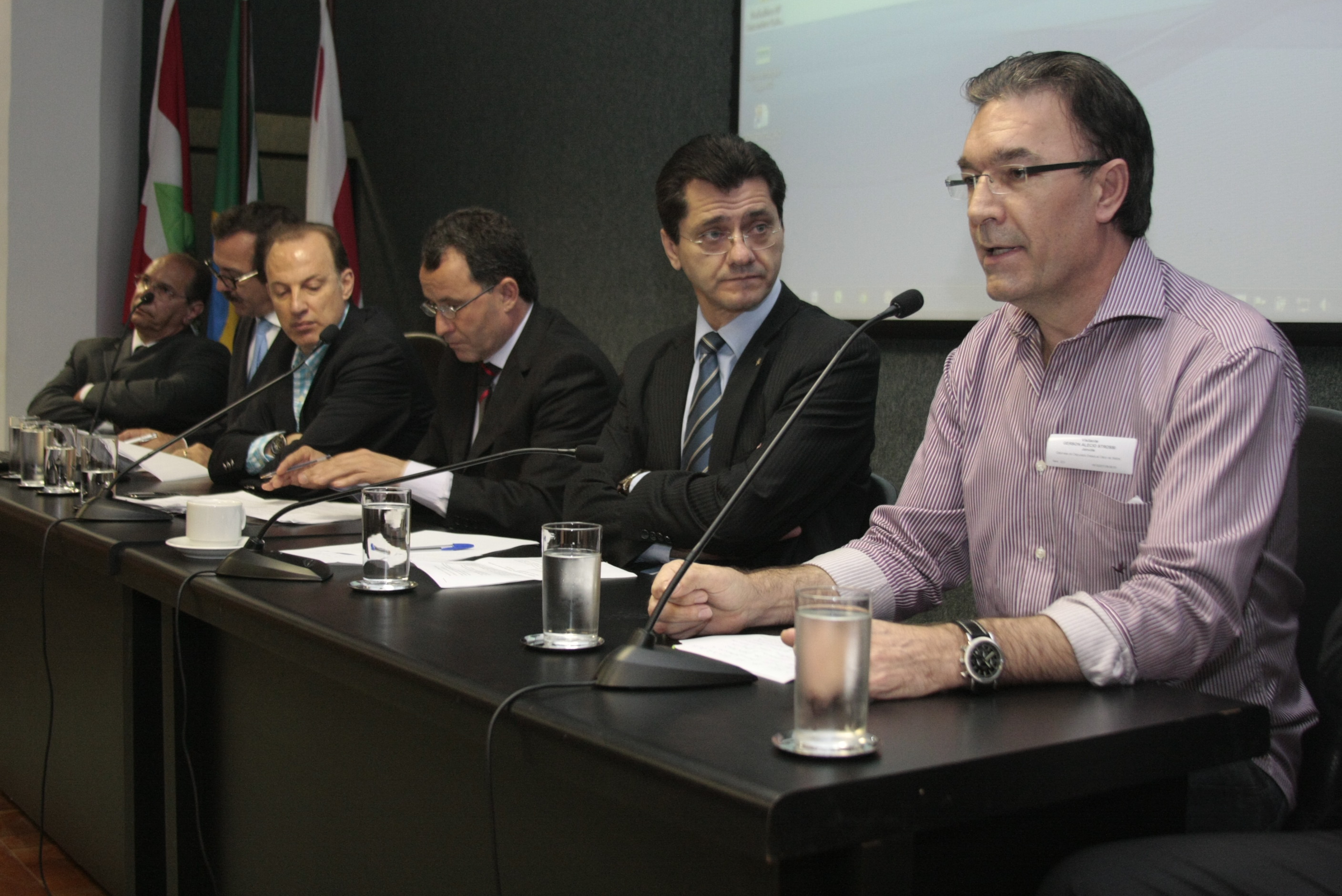Reunião para debater o PL 243.7/2013 - Comercialização de produtos ópticos. Foto: Fábio Queiroz/Agência AL