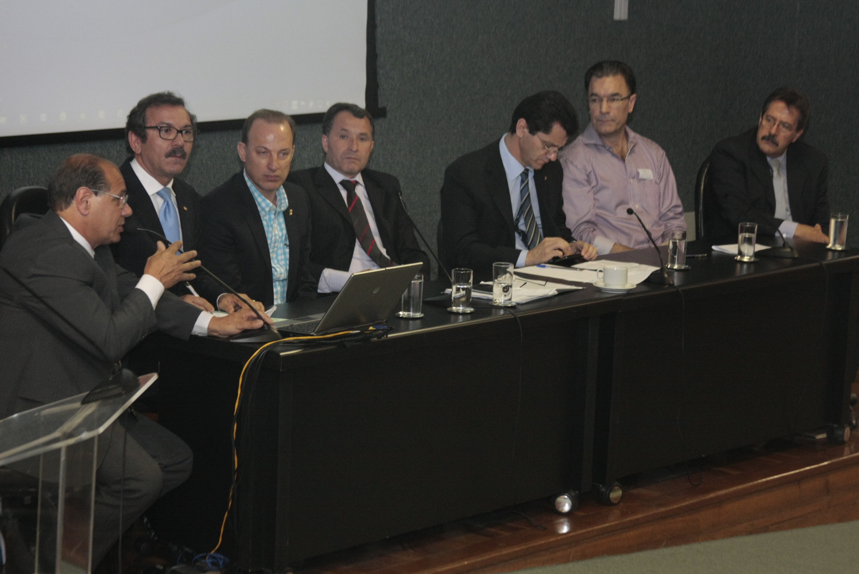 Reunião para debater o PL 243.7/2013 - Comercialização de produtos ópticos. Foto: Fábio Queiroz/Agência AL