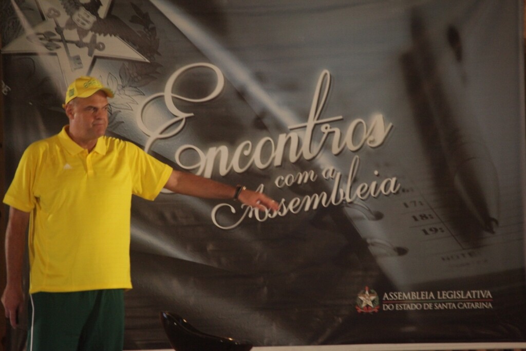 Oscar Schmidt arranca aplausos da platéia em Campos Novos