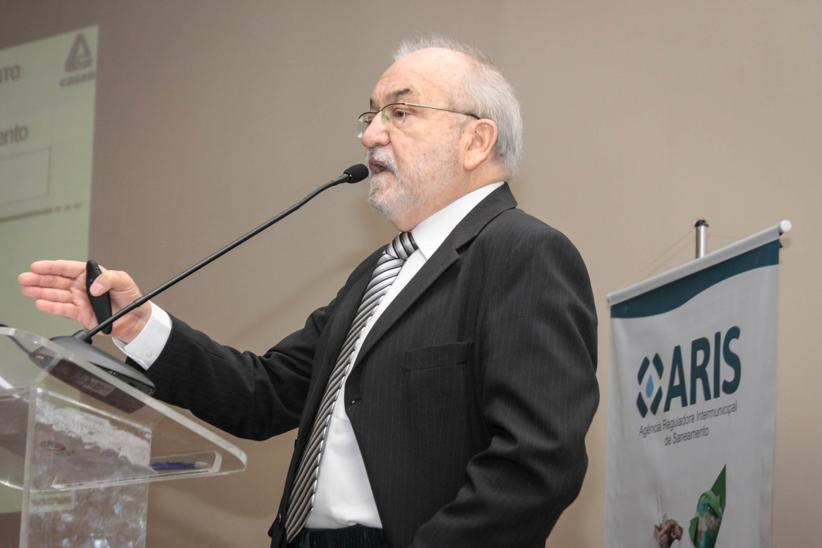 Luiz Abner de Holanda Bezerra, Gerente de Relação com o Poder Concedente da CASAN. IV Seminário Estadual de Saneamento Ambiental. Foto: Jessica Genevro /Agência AL.