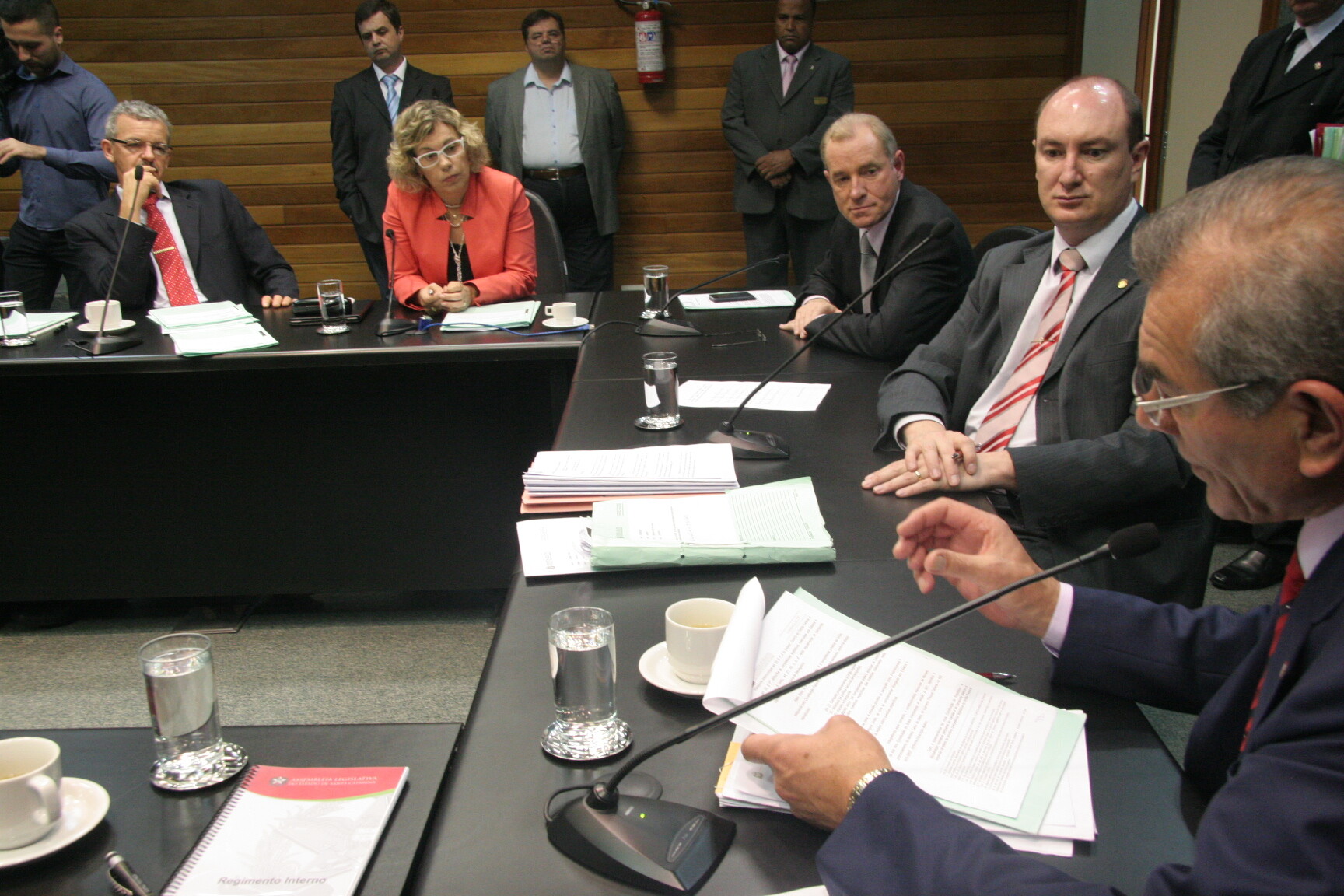 CCJ aprova projetos voltados às mulheres vítimas de violência