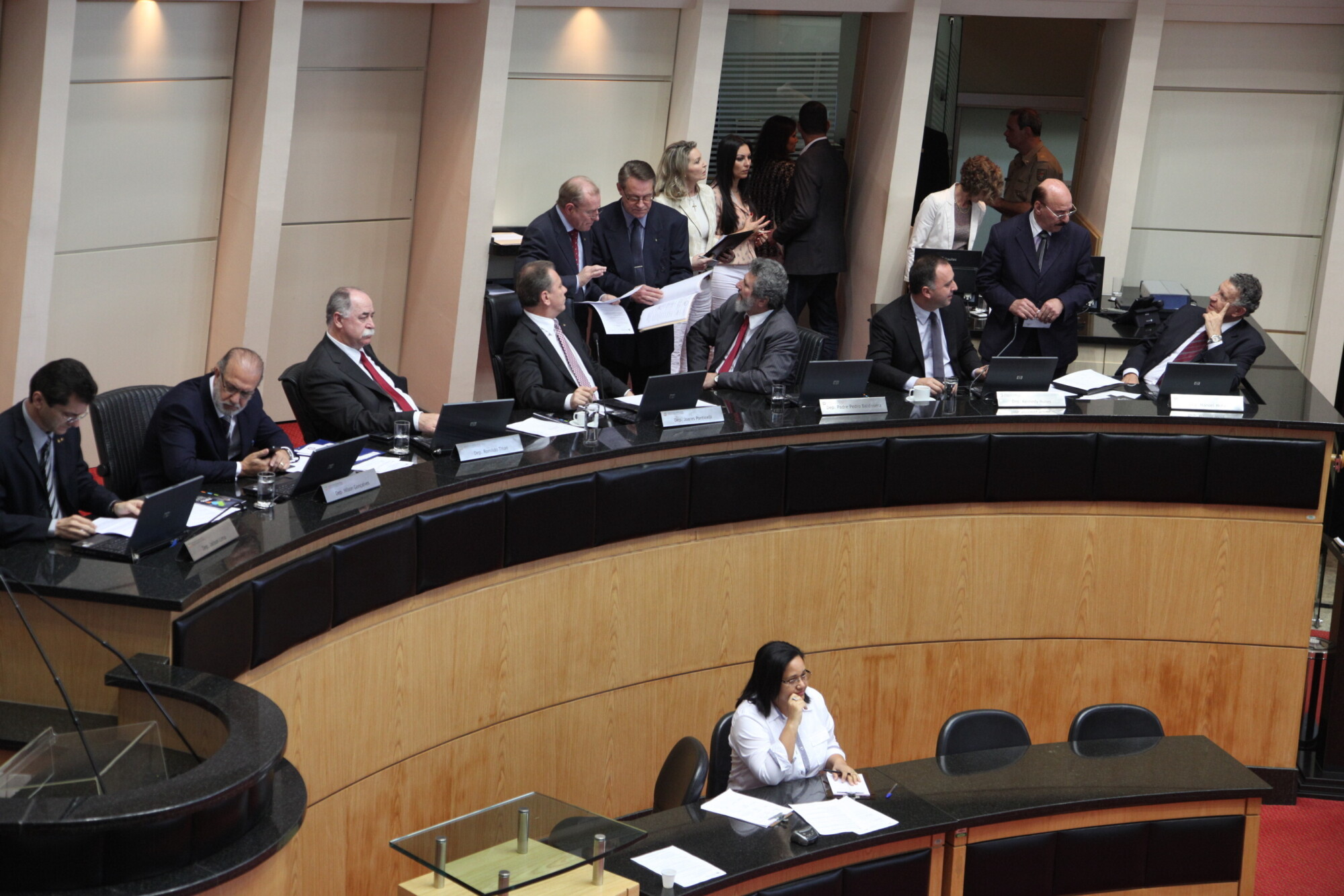 Deputados aprovam fim do voto secreto no parlamento