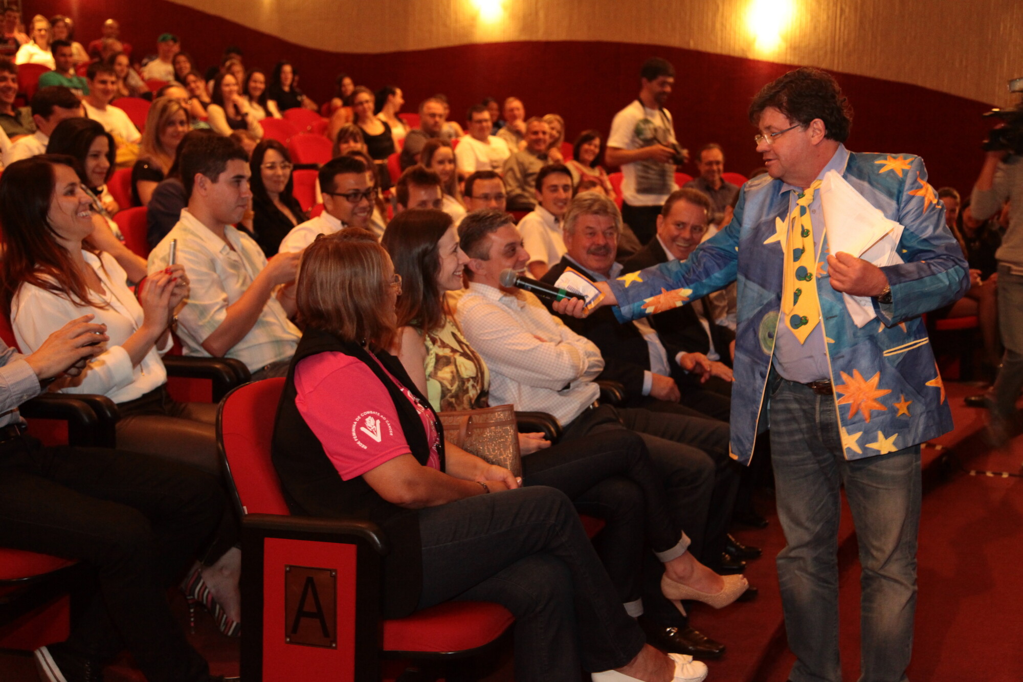 Marcelo Madureira apresenta estilos e personagens do humor brasileiro