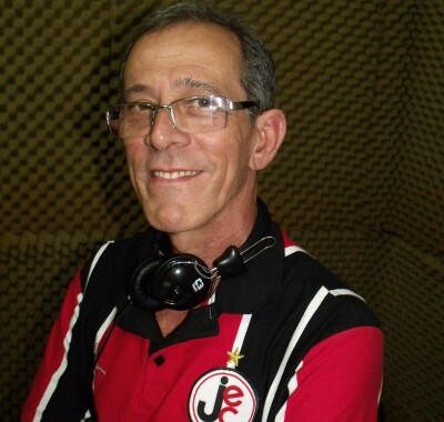 Santino Vitor, da Rádio Leste FM, de Joinville, pergunta ao deputado Kennedy Nunes