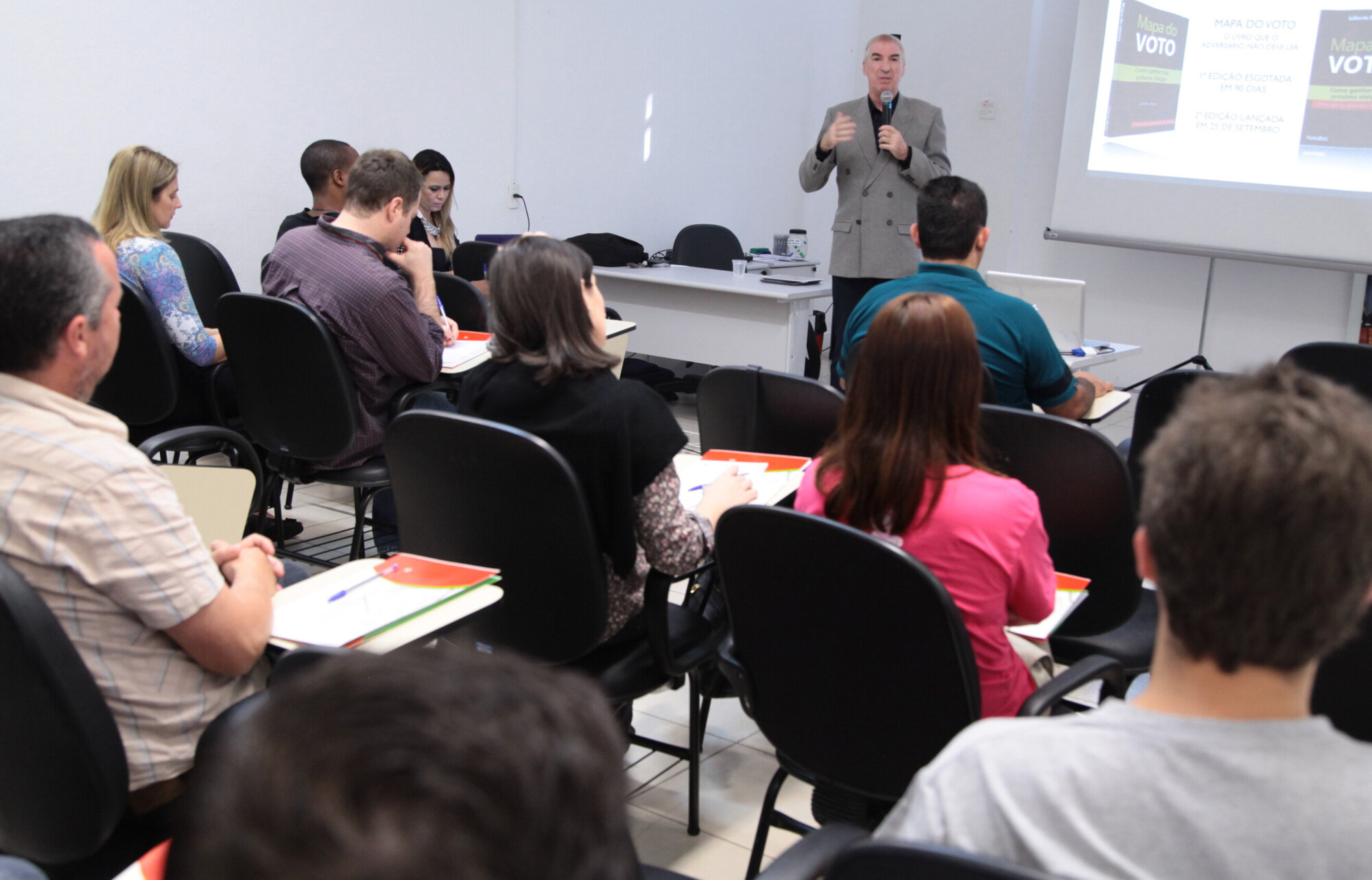 Escola promove curso sobre comunicação governamental e assessoria