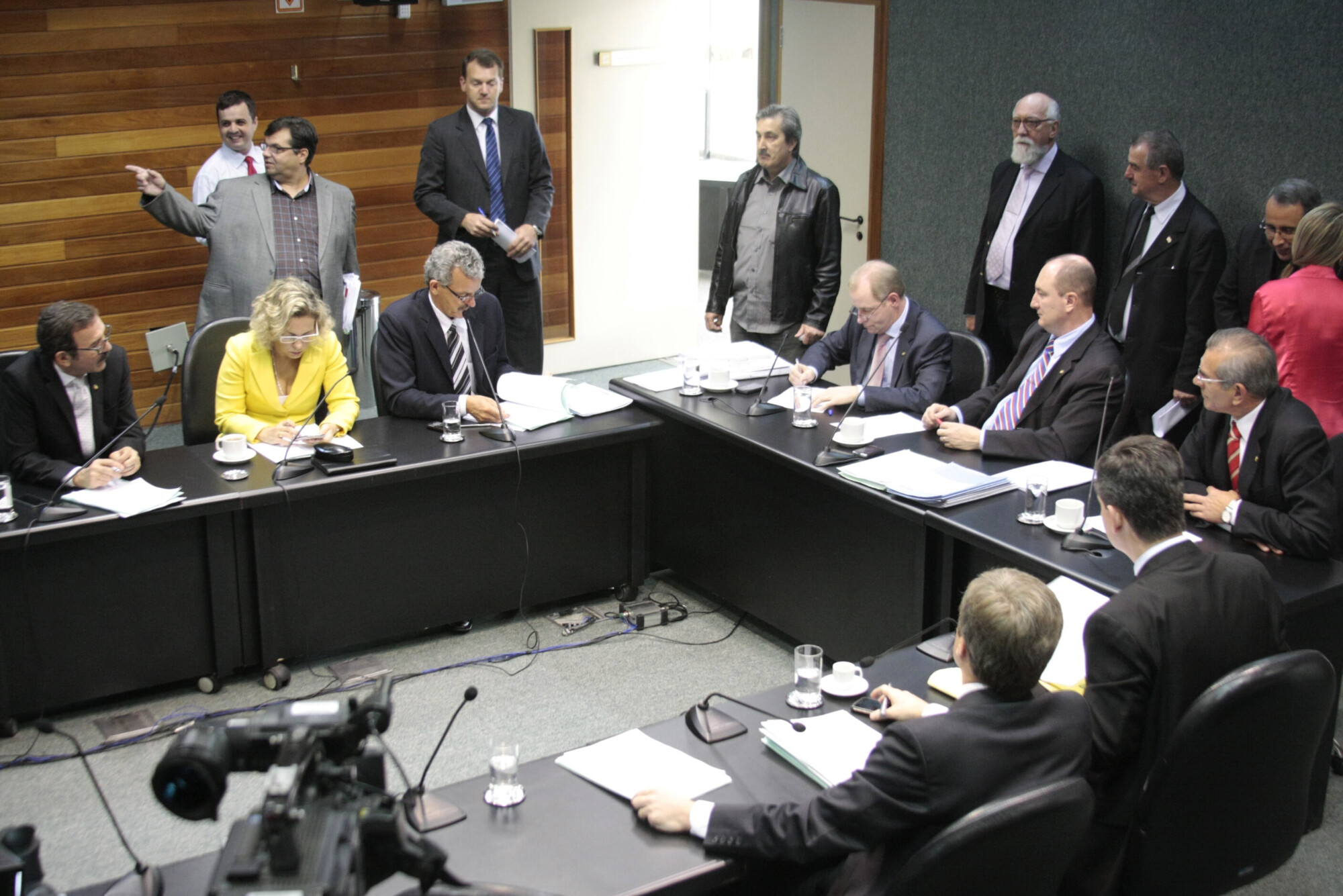 Projeto que proíbe transposição de cargos no Legislativo passa na CCJ