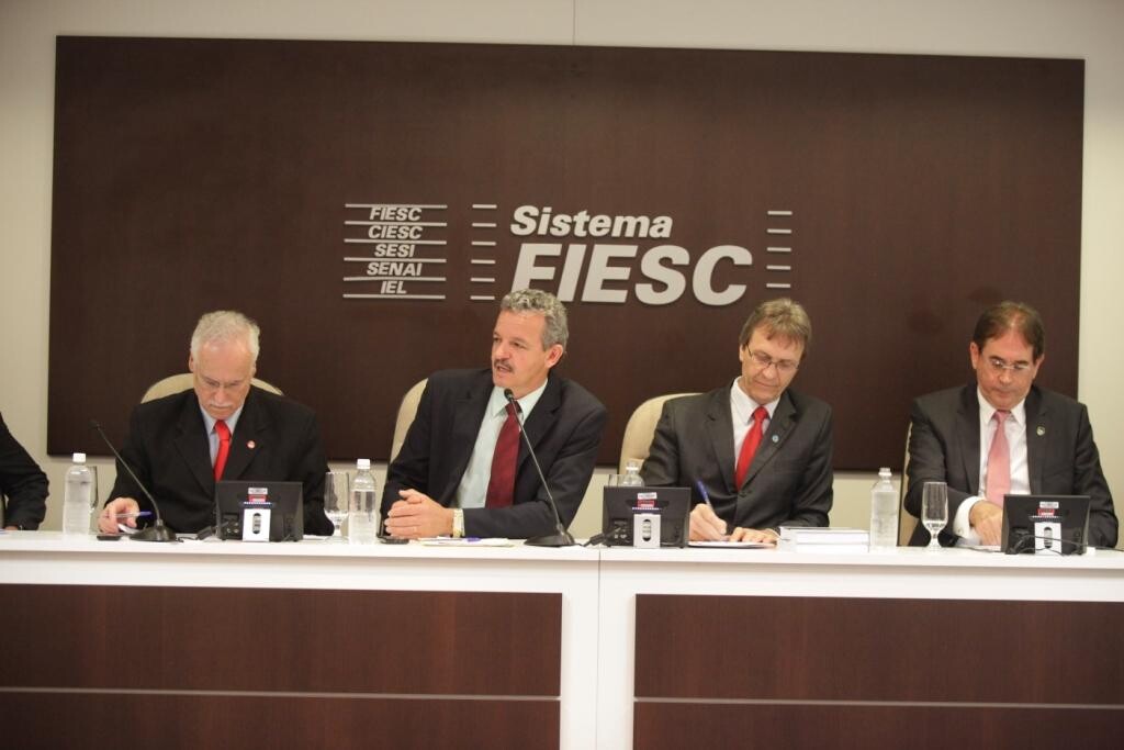 Seminário discute construção de ferrovias no Sul do Brasil