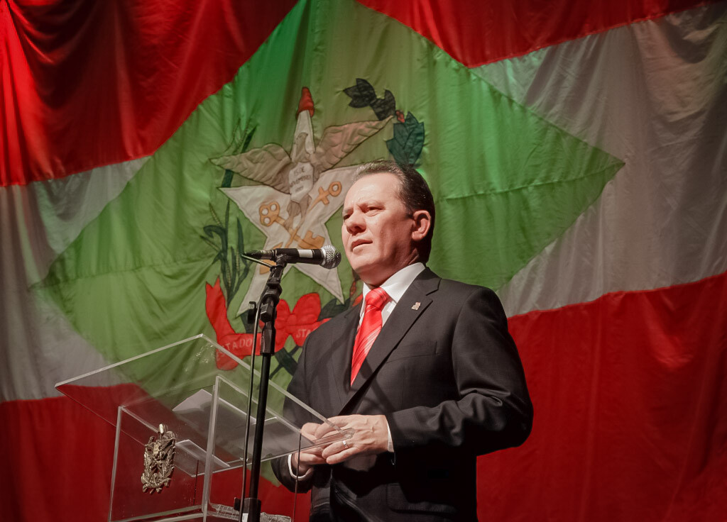 Joares Ponticelli toma posse como governador em exercício