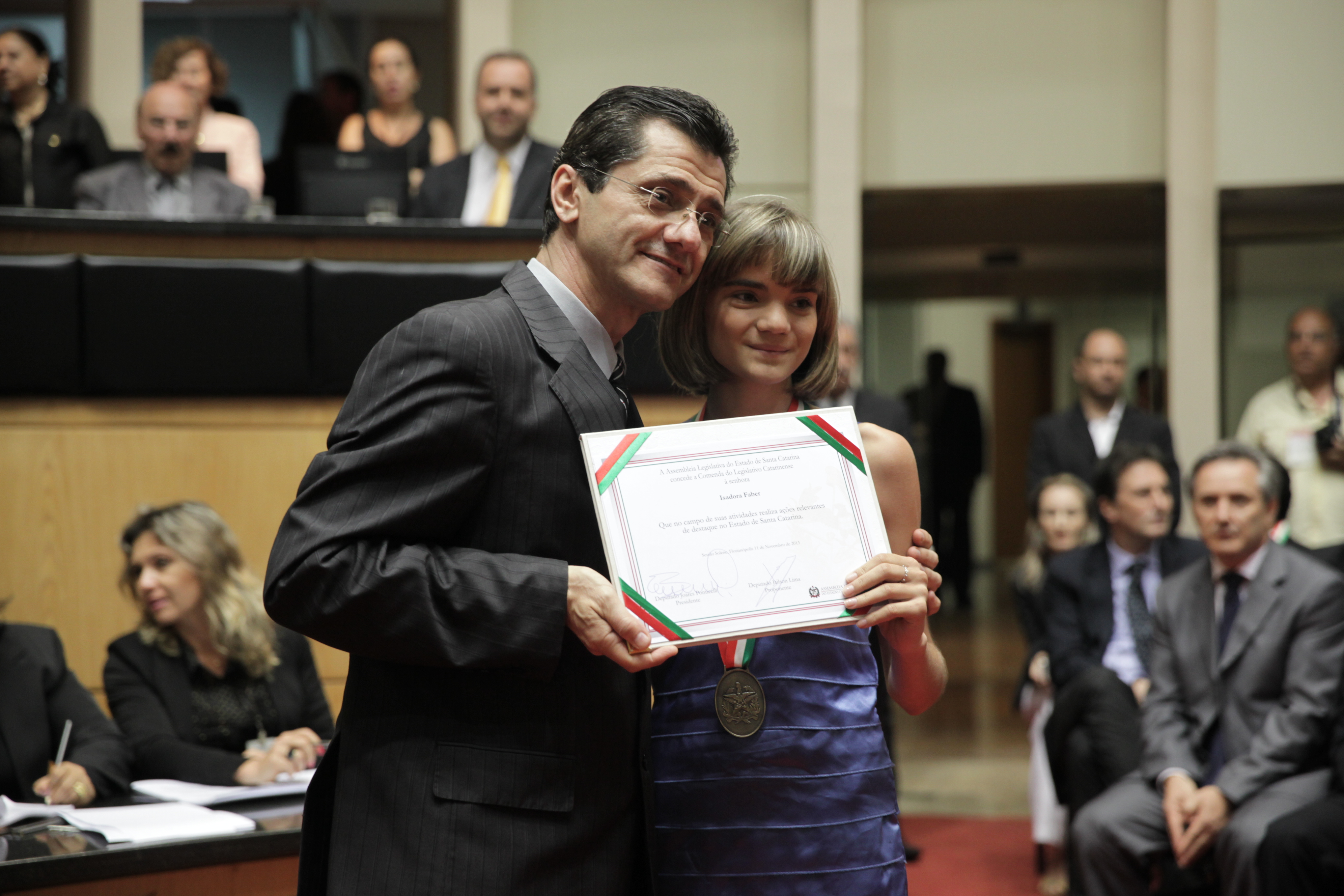 Sessão Solene da Comenda do Legislativo. Deputado Jailson Lima homenageia Isadora Faber. Foto: Lucas Gabriel Diniz/Agência AL