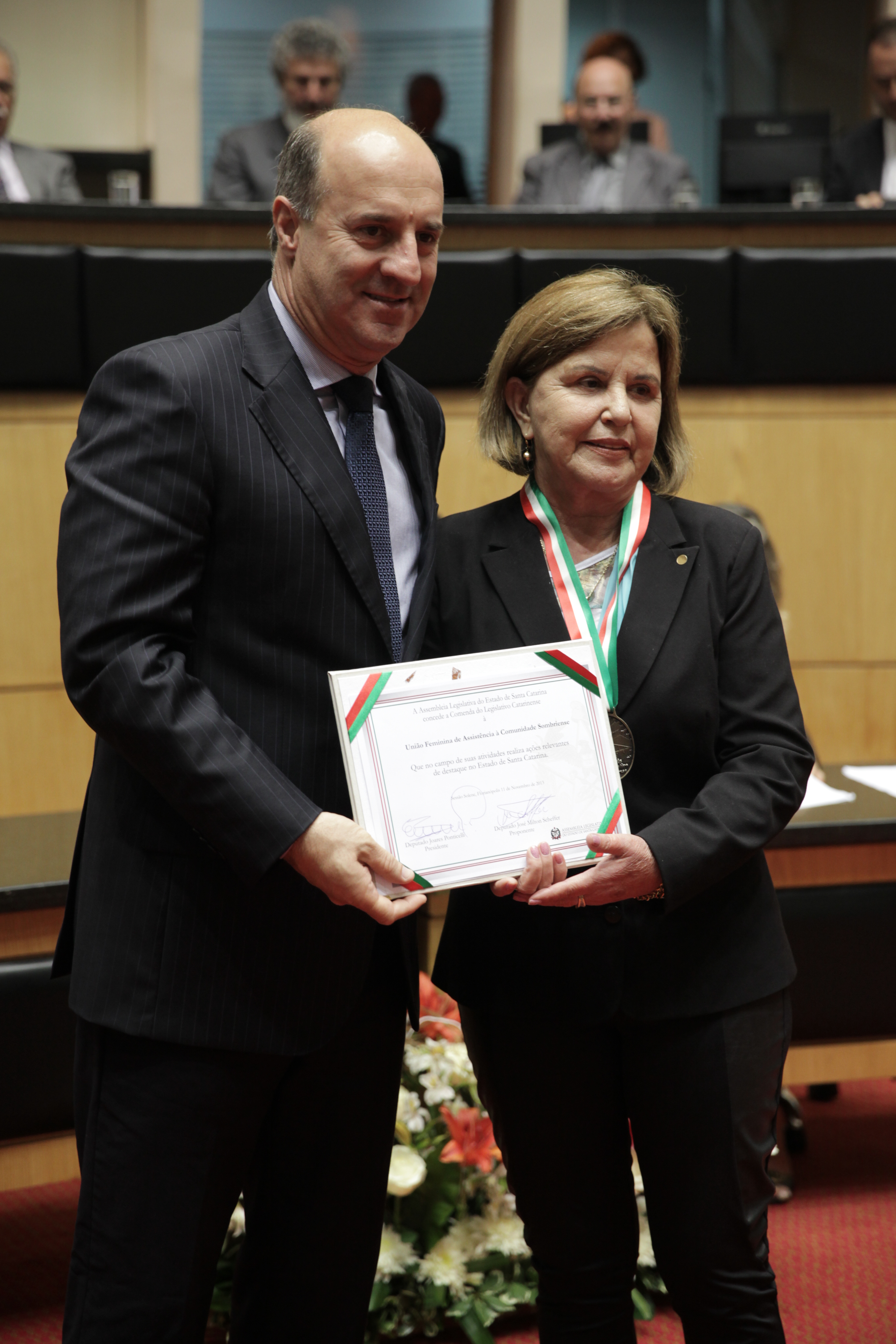 Sessão Solene da Comenda do Legislativo. Deputado José Milton Scheffer homenageia a União Feminina de Assistência à Comunidade Sombriense. Foto: Lucas Gabriel Diniz/Agência AL