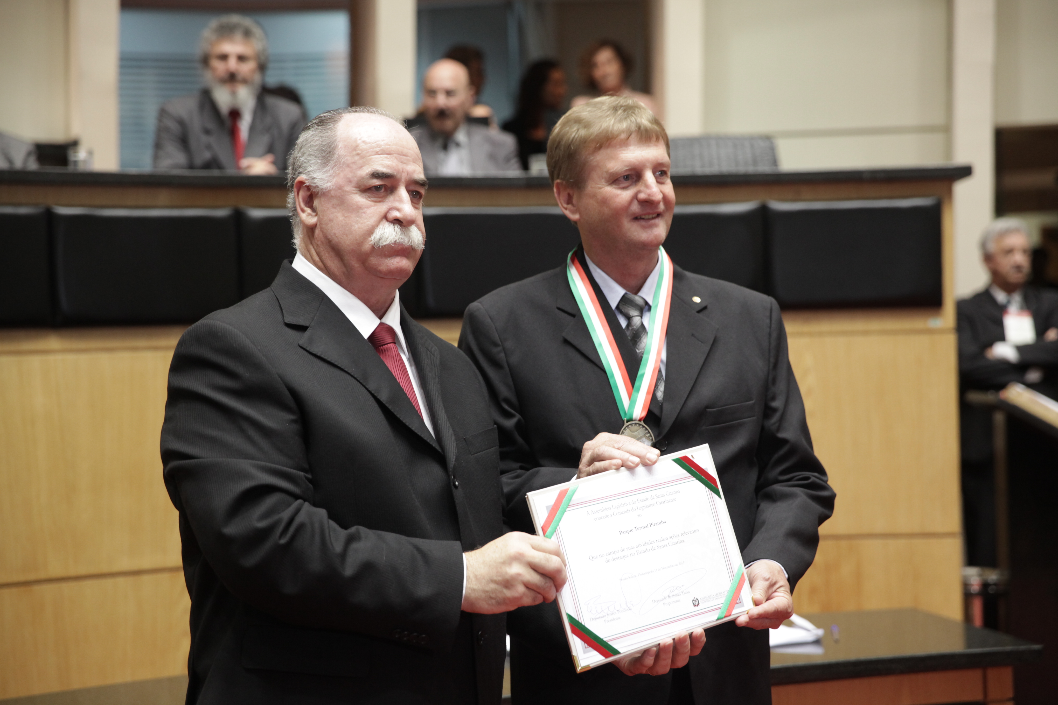 Sessão Solene da Comenda do Legislativo. Deputado Romildo Titon homenageia o Parque Termal Piratuba. Foto: Lucas Gabriel Diniz/Agência AL