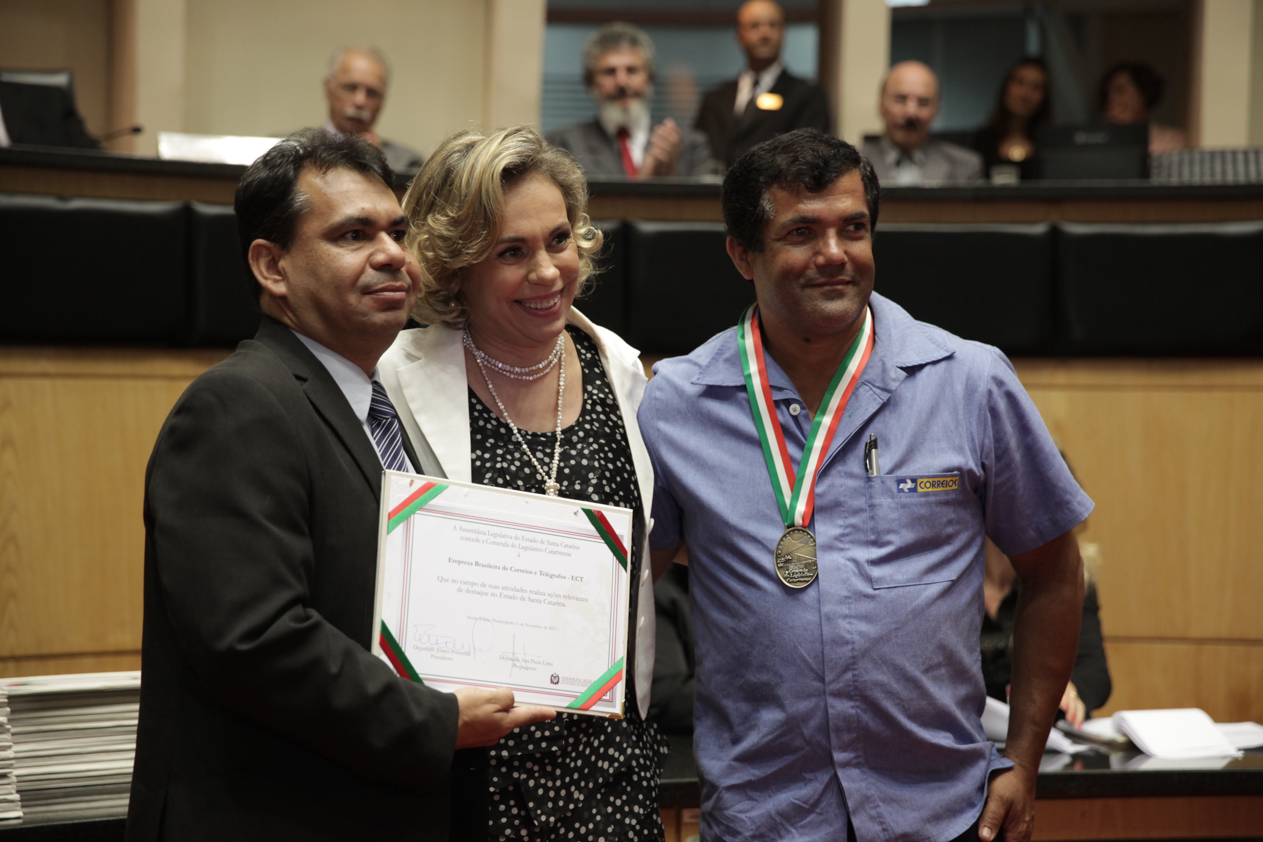 Sessão Solene da Comenda do Legislativo. Deputada Ana Paula Lima homenageia a Empresa Brasileira de Correios e Telégrafos – ECT. Foto: Lucas Gabriel Diniz/Agência AL