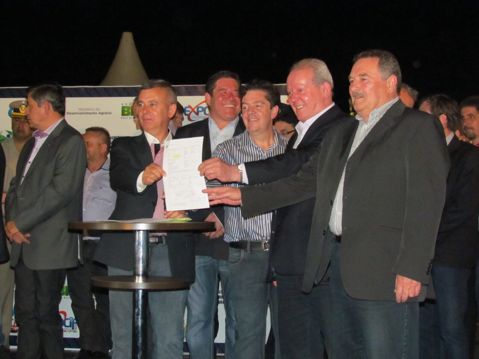 Deputado Marcos Vieira entrega R$ 100 mil para EXPOCIF