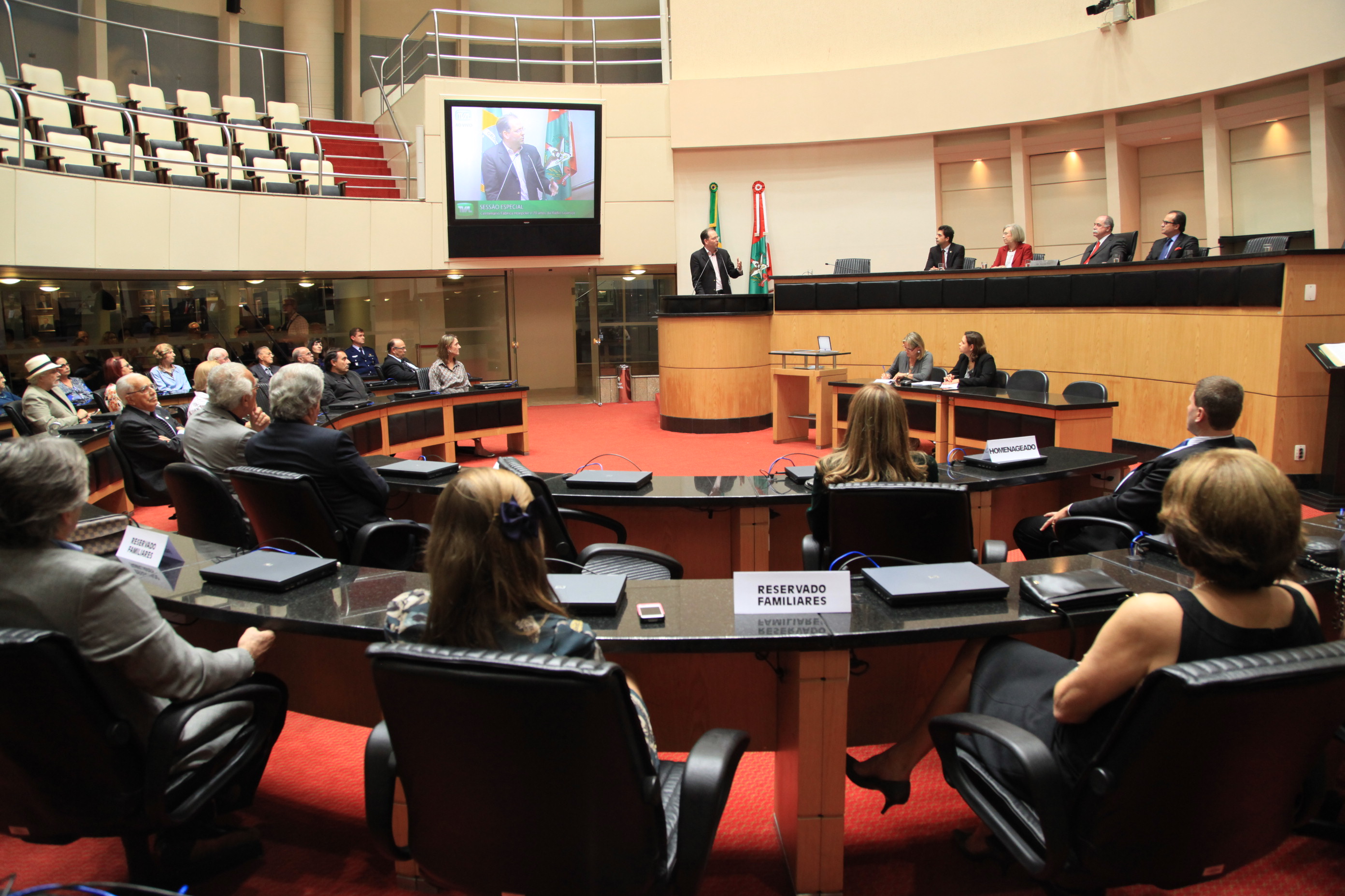Sessão Especial em comemoração ao Centenário da Fábrica de Rendas e Bordados Hoepcke e à Sociedade Rádio Guarujá pela passagem dos seus 70 anos de Fundação. Foto: Miriam Zomer/Agência AL