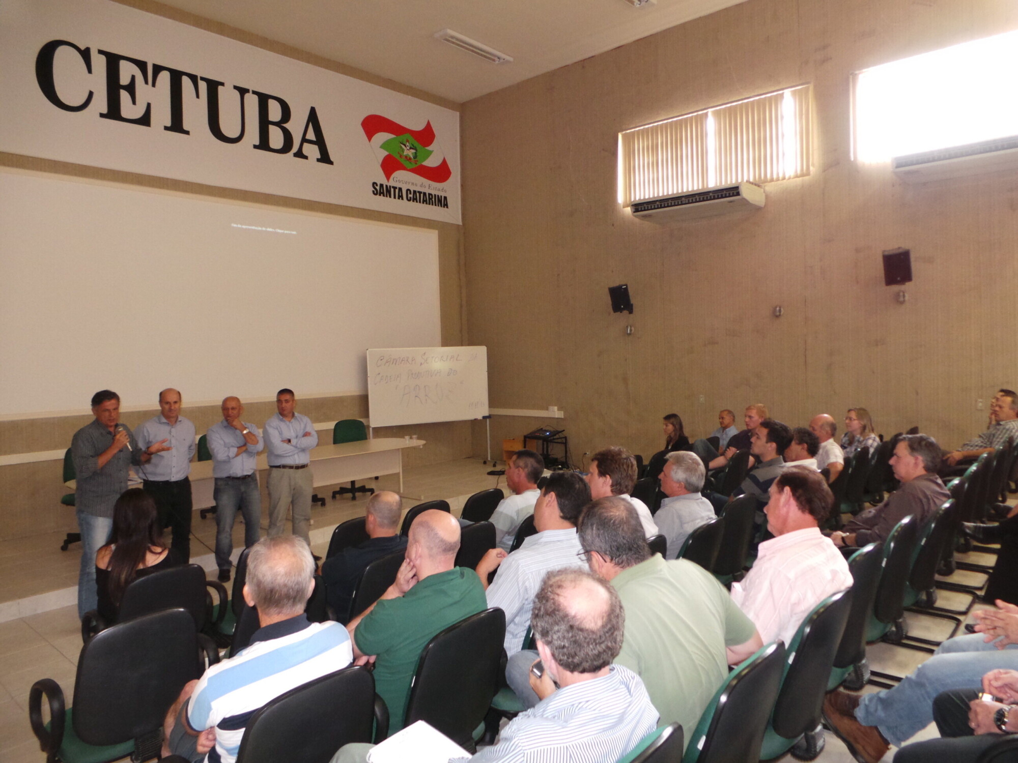 Rizicultores debatem o reaproveitamento da casca e palha do arroz