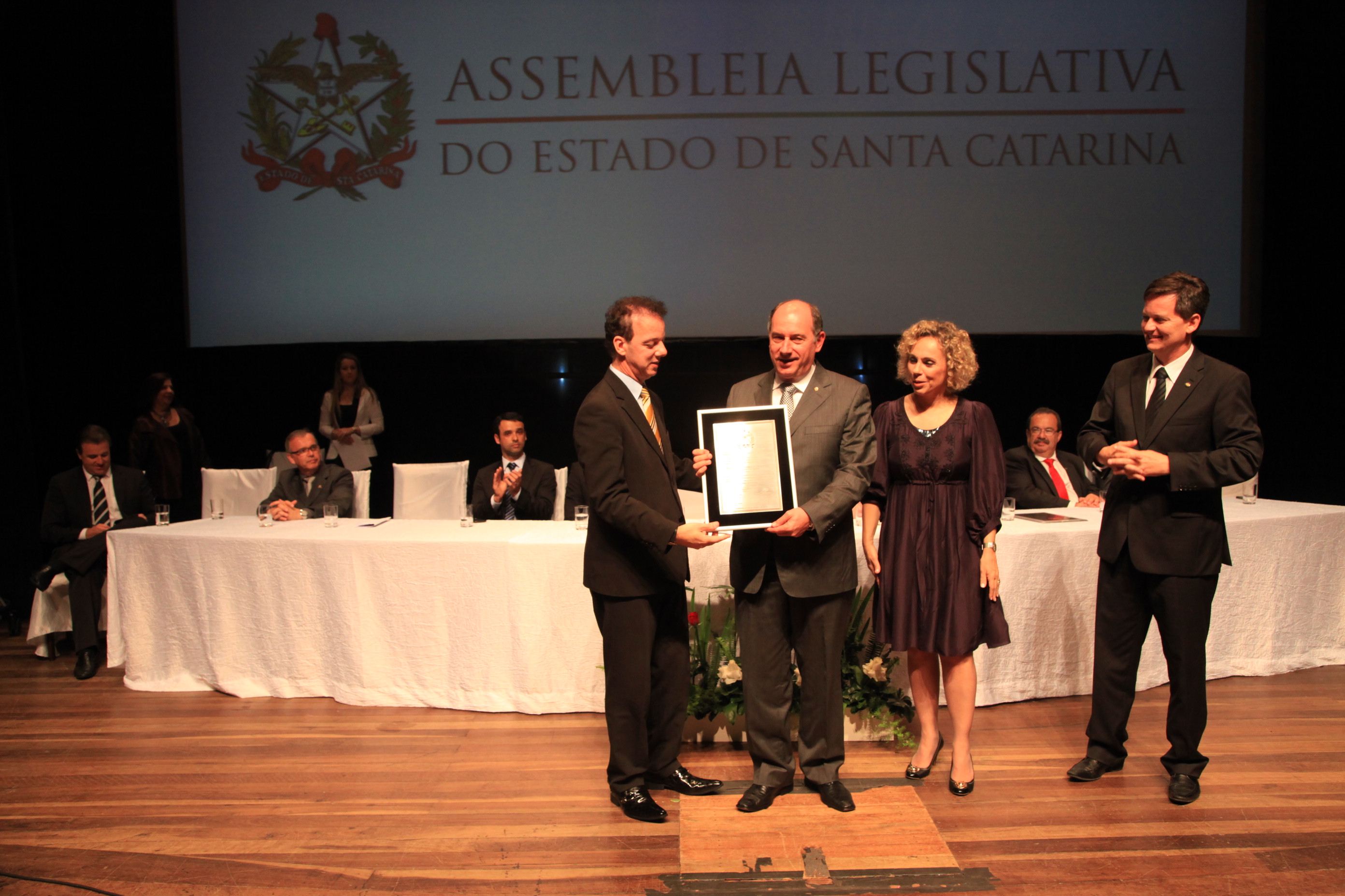 Sessão Solene em homenagem ao Sindicato do Comércio Varejista de Blumenau - SINDILOJAS pela passagem do seu cinquentenário de Fundação. Foto: Miriam Zomer/Agência AL