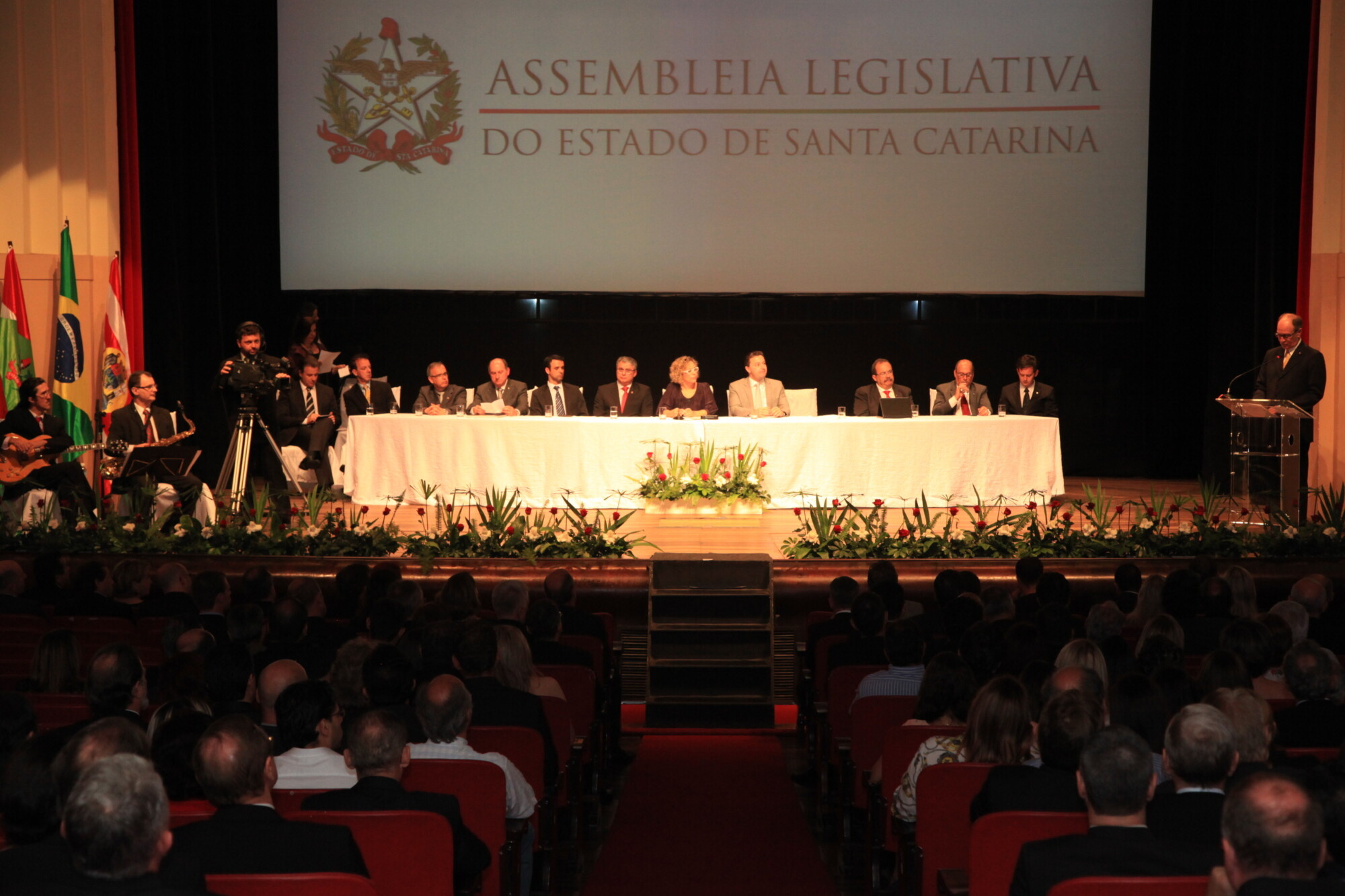 Sessão solene marca cinquentenário de fundação do Sindilojas de Blumenau e região