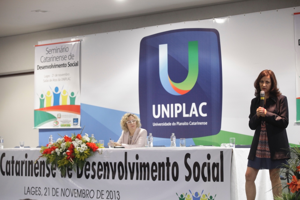 Seminário Catarinense de Desenvolvimento Social   Palestrante  Denise Colin  Secretária Nacional de Assistencia Social do Ministério de Desenvolvimento Social Foto Carlos Kilian/Agencia AL