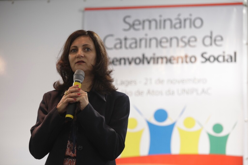 Seminário Catarinense de Desenvolvimento Social. Palestrante Denise Colin, Secretária Nacional de Assistência Social. Foto: Carlos Kilian/Agência AL