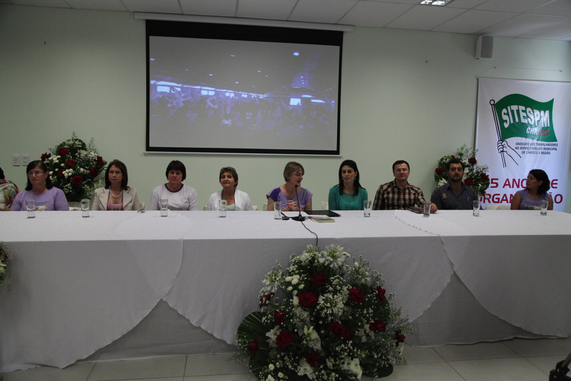 Luciane Carminatti presta homenagem ao Movimento das Mulheres Camponesas
