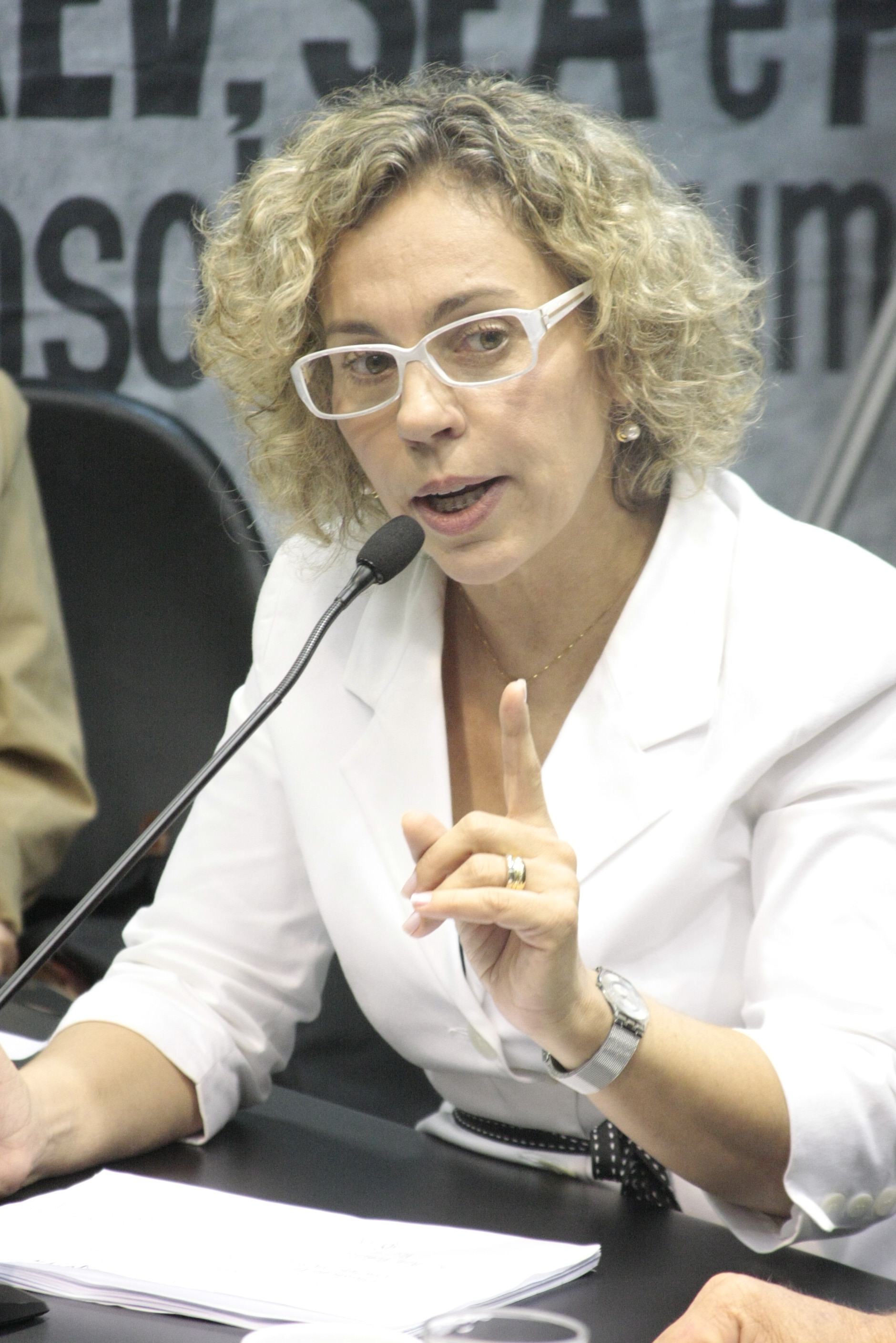 Deputada Ana Paula Lima (PT). Reunião da Comissão de Constituição e Justiça. Foto: Fábio Queiroz / Agência AL