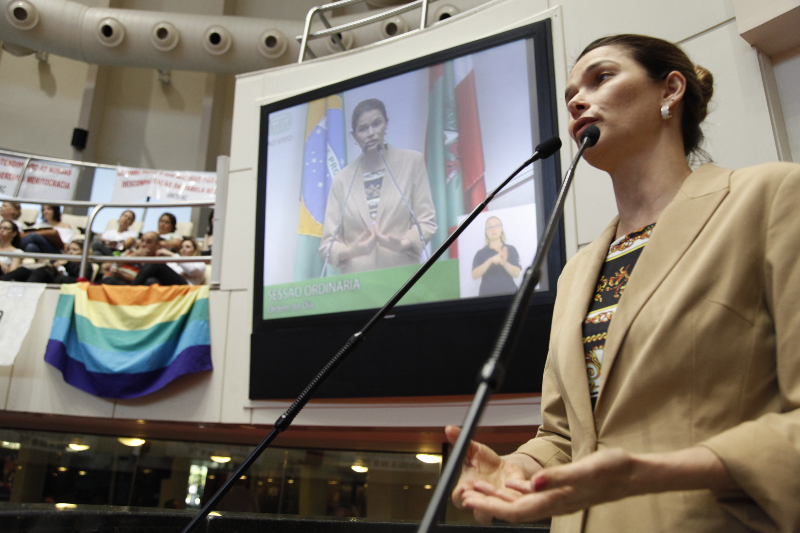 Sessão Ordinária - Plenário Osni Régis. Deputada Angela Albino (PCdoB).  Foto: Carlos Kilian/ Agência AL