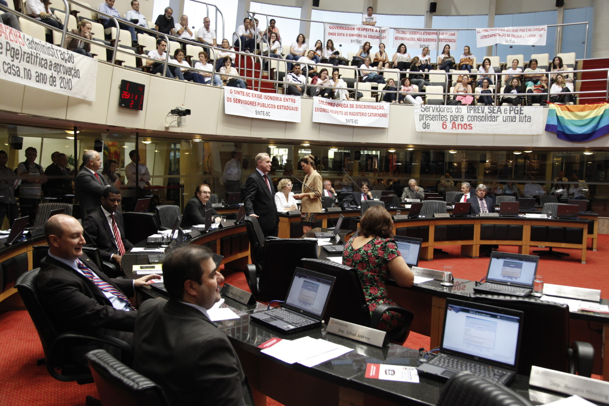 CPI da Telefonia constata que leis municipais impedem a instalação de antenas