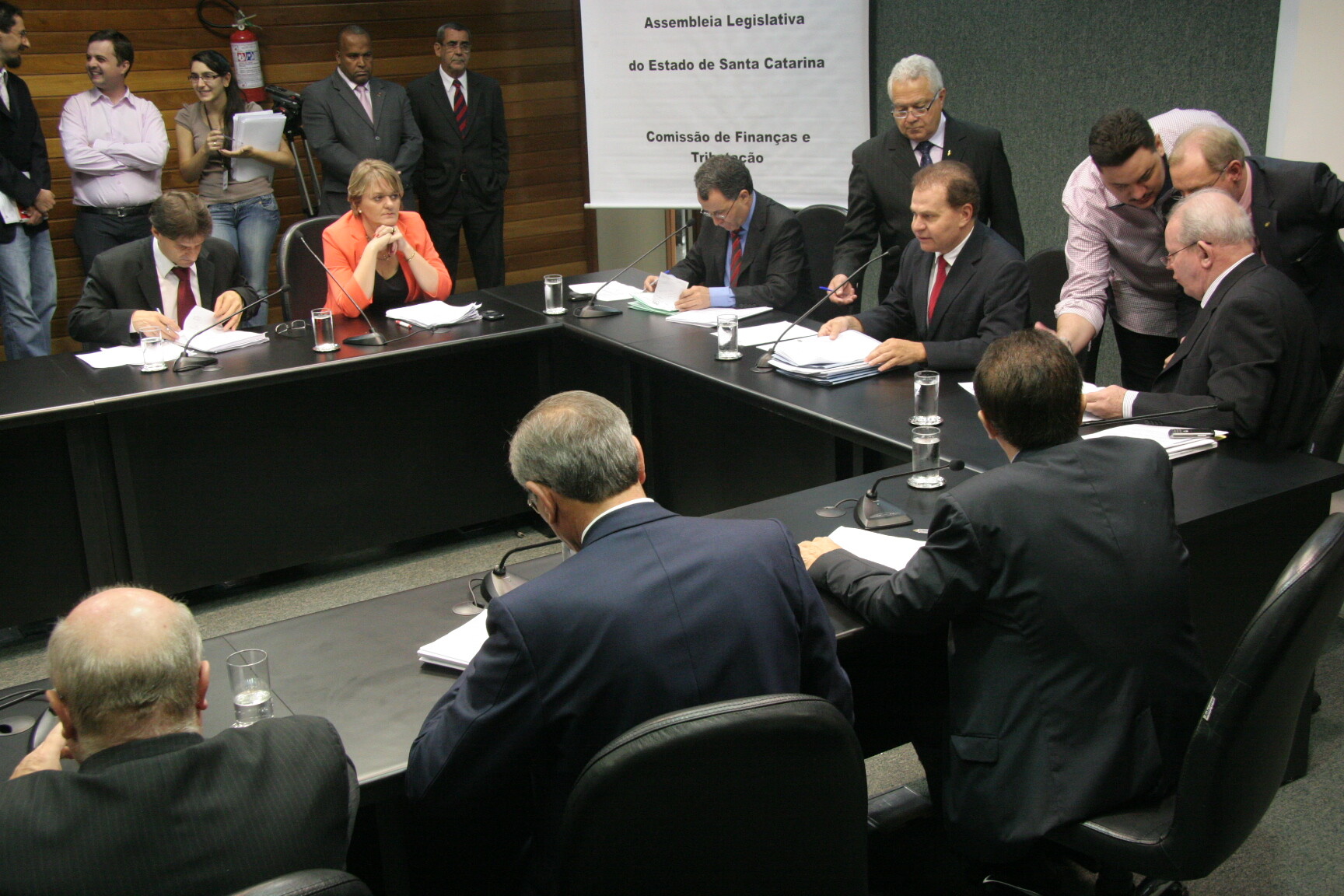 Discussões sobre pacote salarial prosseguem nesta semana