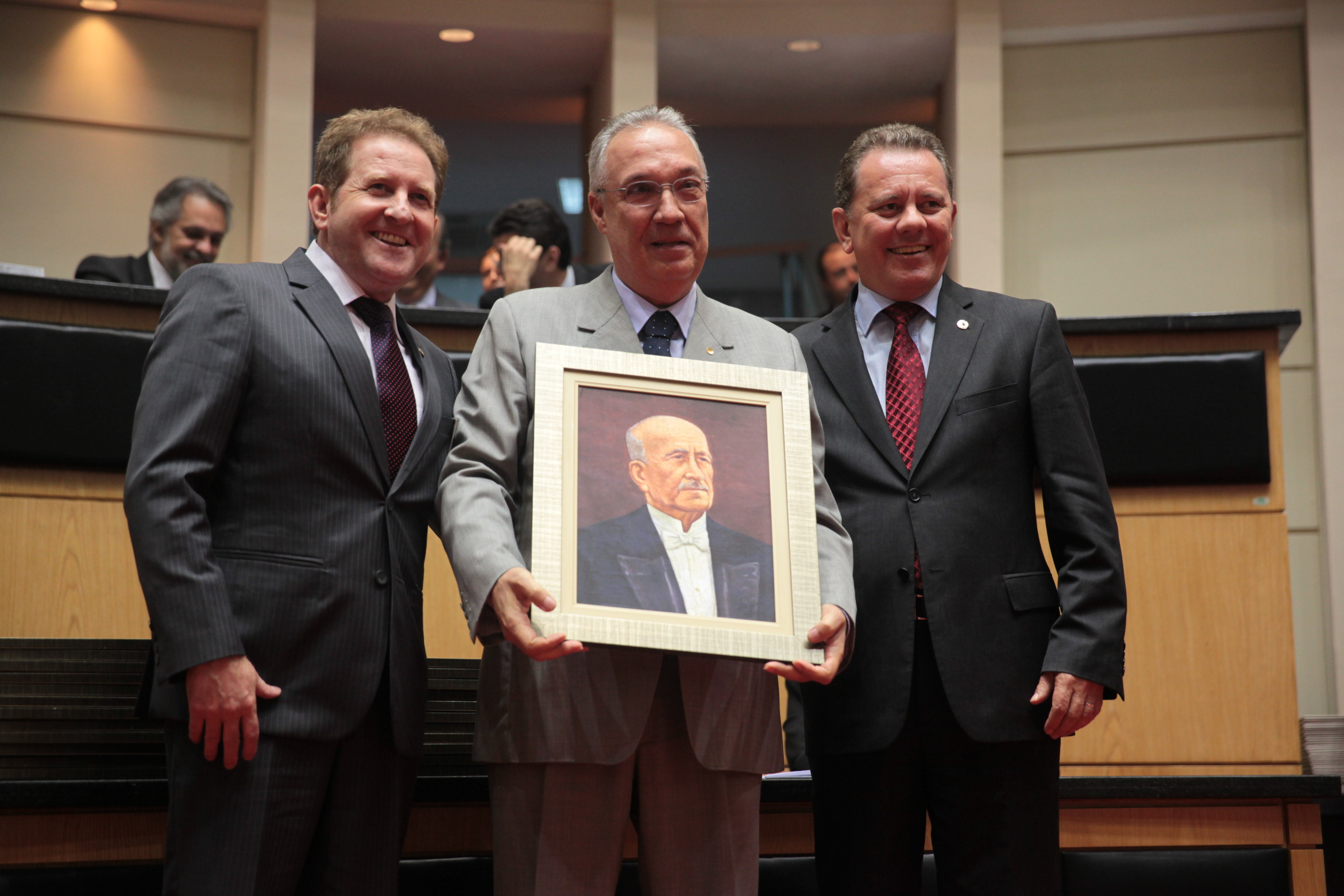 Paulo Roberto Pereira Oliveira recebe homenagem pelo bisavô, deputado ANTÔNIO PEREIRA DA  SILVA  E  OLIVEIRA – Presidente na 4ª Legislatura – 1901/1903, 5ª Legislatura – 1904/1906, 6ª Legislatura – 1907/1909 e 7ª Legislatura – 1910/1911 in memoriam