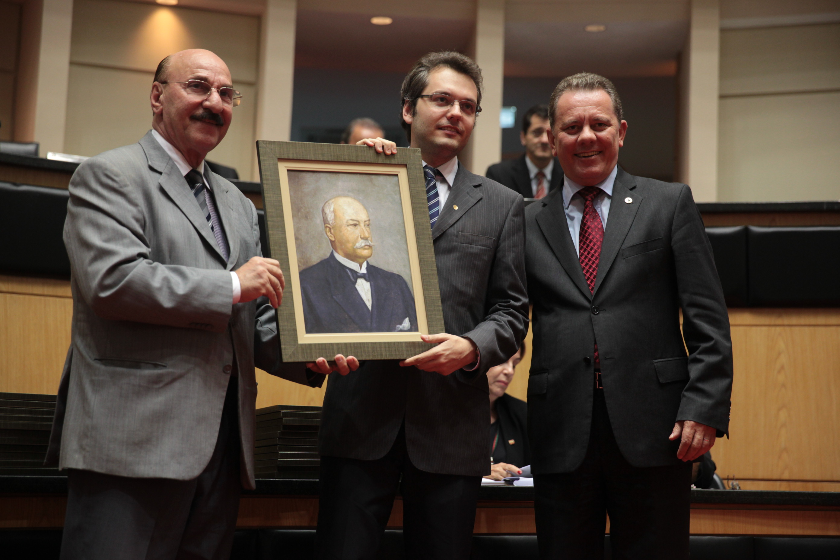 Henrique Gualberto Brügmann recebe homenagem pelo seu bisavô, deputado LUIZ ANTONIO FERREIRA GUALBERTO – Presidente na 3ª Legislatura – 1896/1897 in memoriam