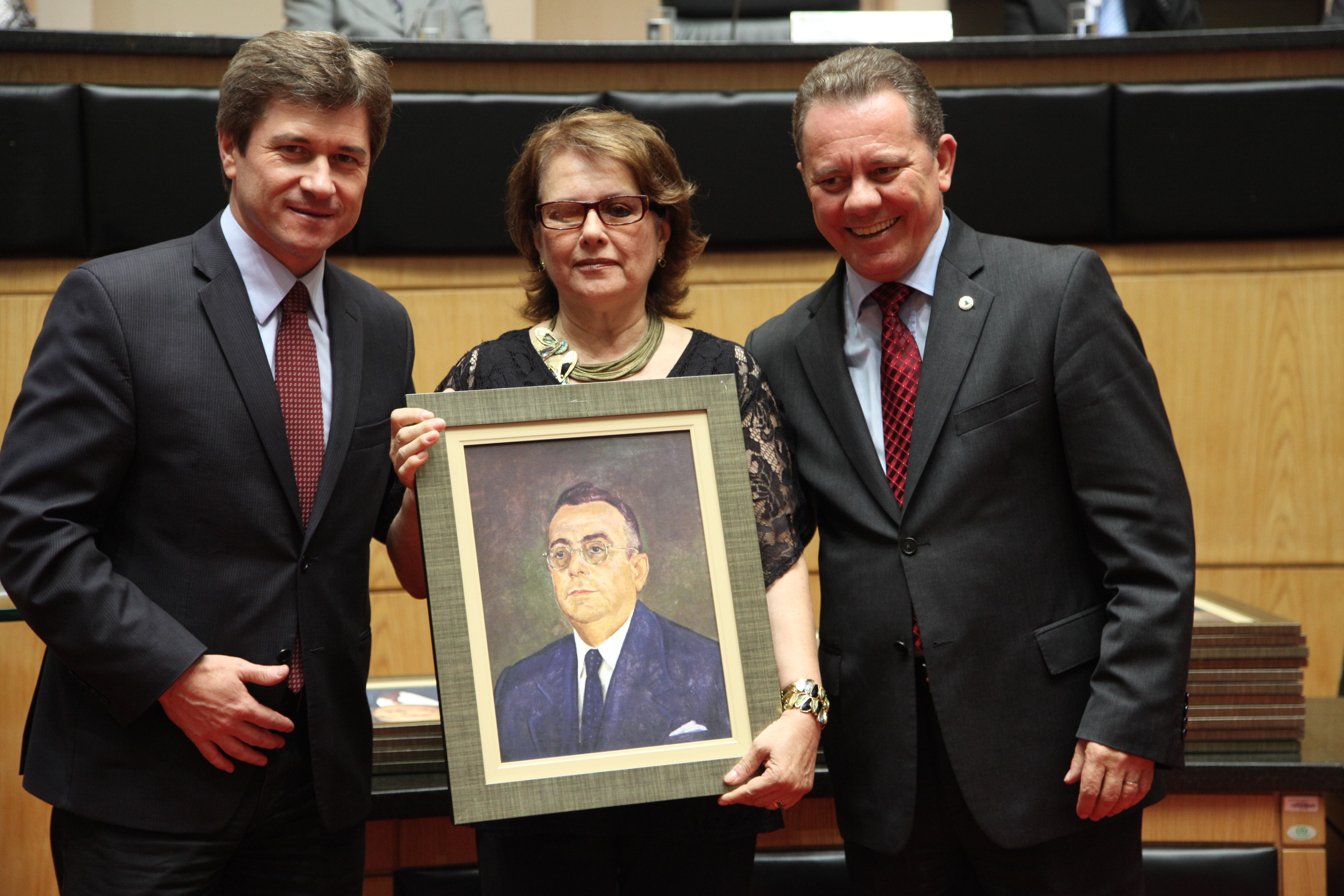 Sara Regina Poyares dos Reis recebe homenagem pelo tio, deputado OSWALDO RODRIGUES CABRAL – Presidente na 2ª Legislatura – 1954 in memoriam