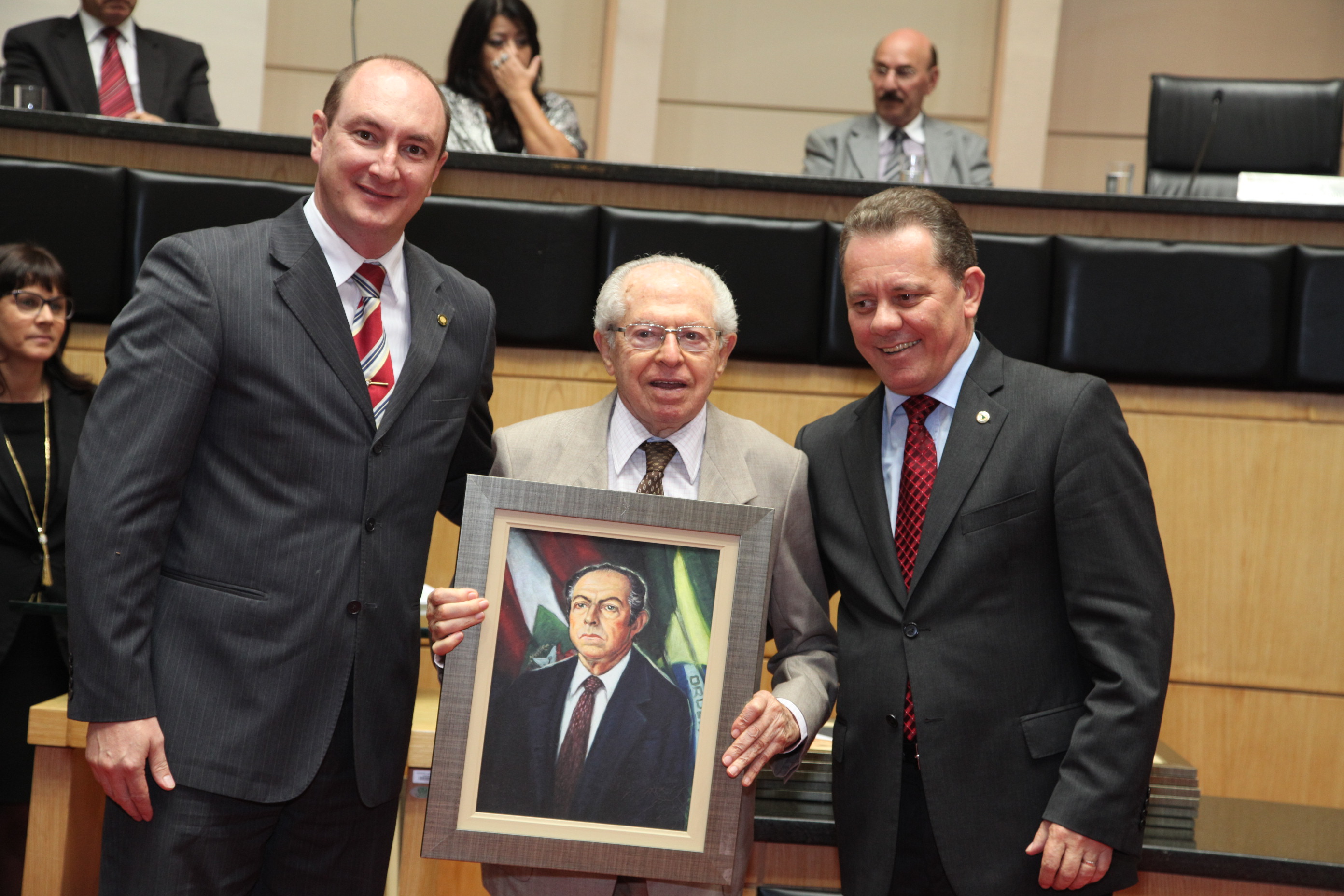 Deputado STÉLIO CASCAES BOABAID recebe homenagem como Presidente na 10ª Legislatura – 1985/1986