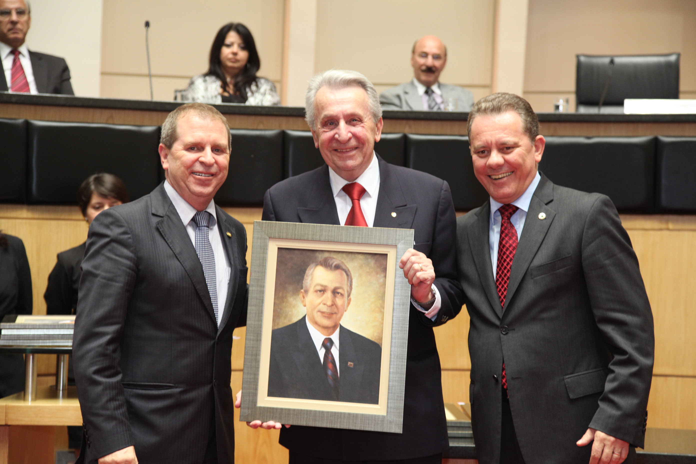 Deputado HEITOR LUIZ SCHÉ recebe homenagem como Presidente na 11ª Legislatura – 1989/1990