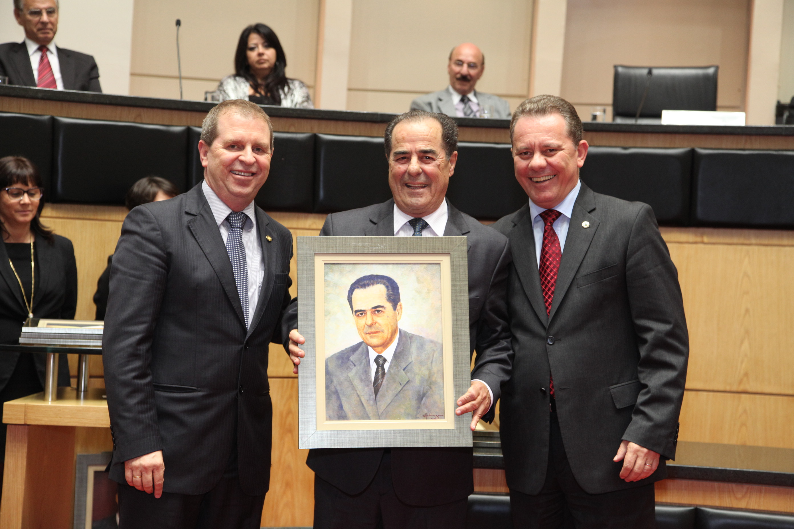 Deputado OTÁVIO GILSON DOS SANTOS recebe homenagem como Presidente na 12ª Legislatura – 1991/1992