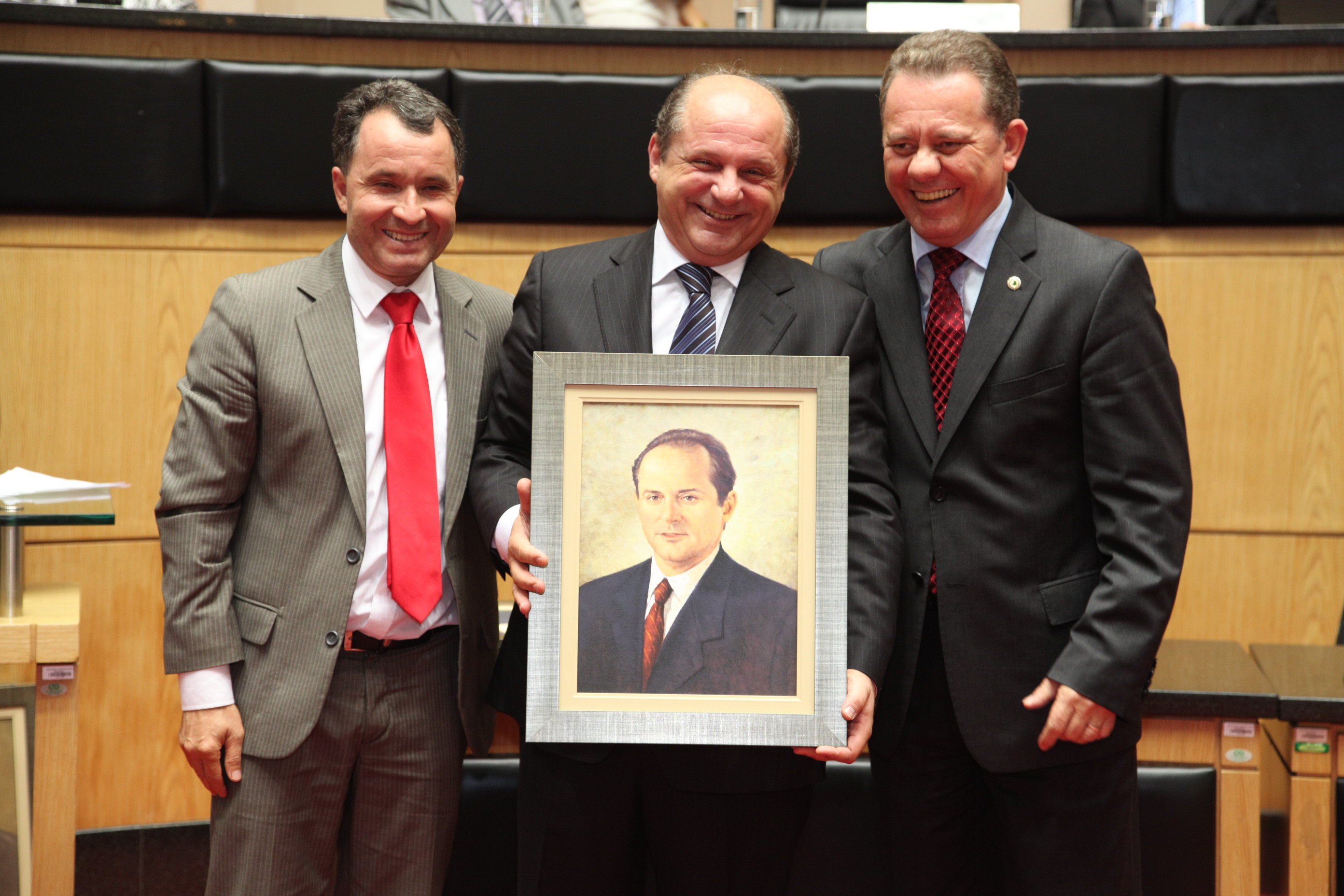Deputado PEDRO BITTENCOURT NETO recebe homenagem como Presidente na 12ª Legislatura – 1994 e 13ª Legislatura – 1995/1996