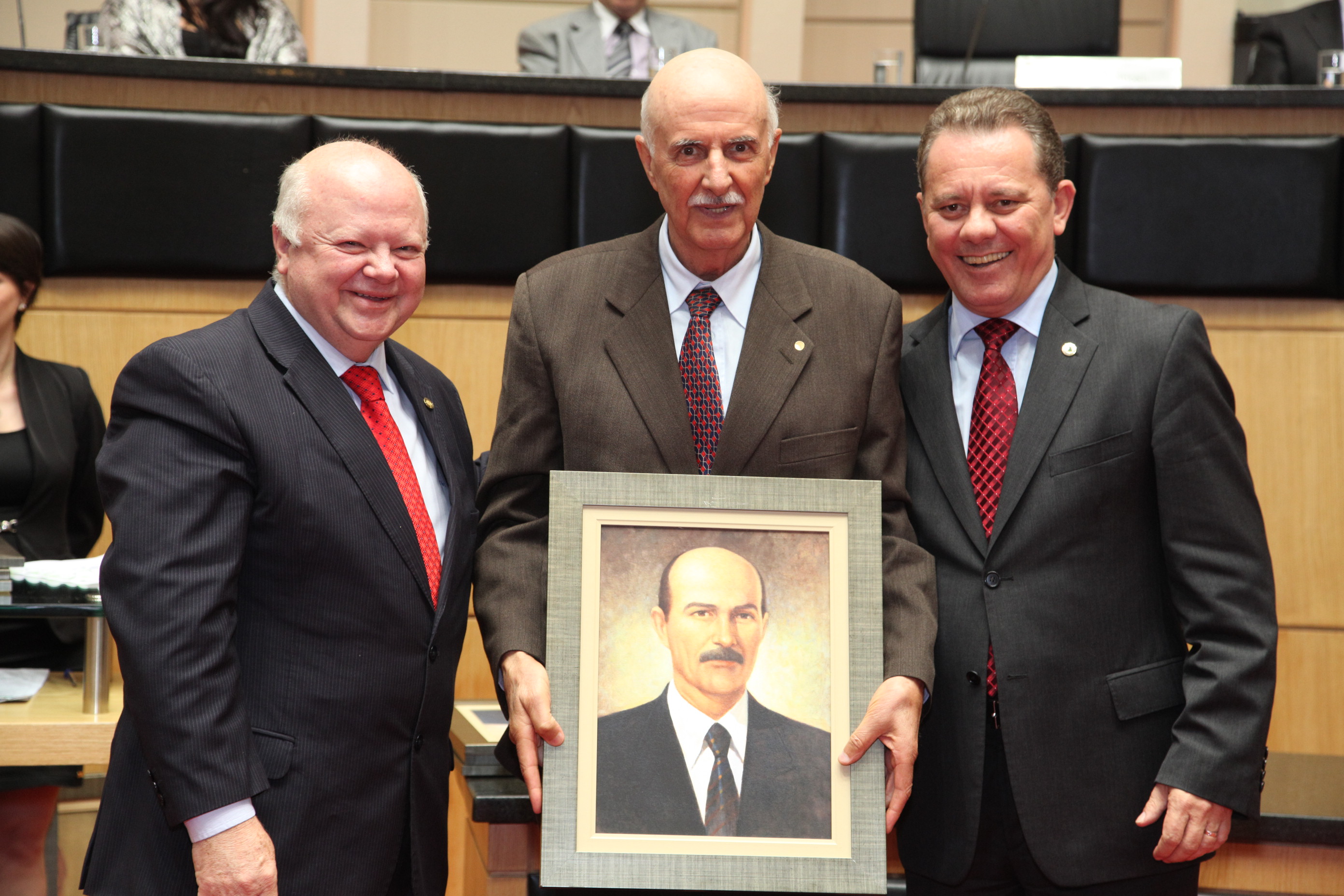 Deputado FRANCISCO DE ASSIS KÜSTER recebe homenagem como Presidente na 13ª Legislatura – 1997