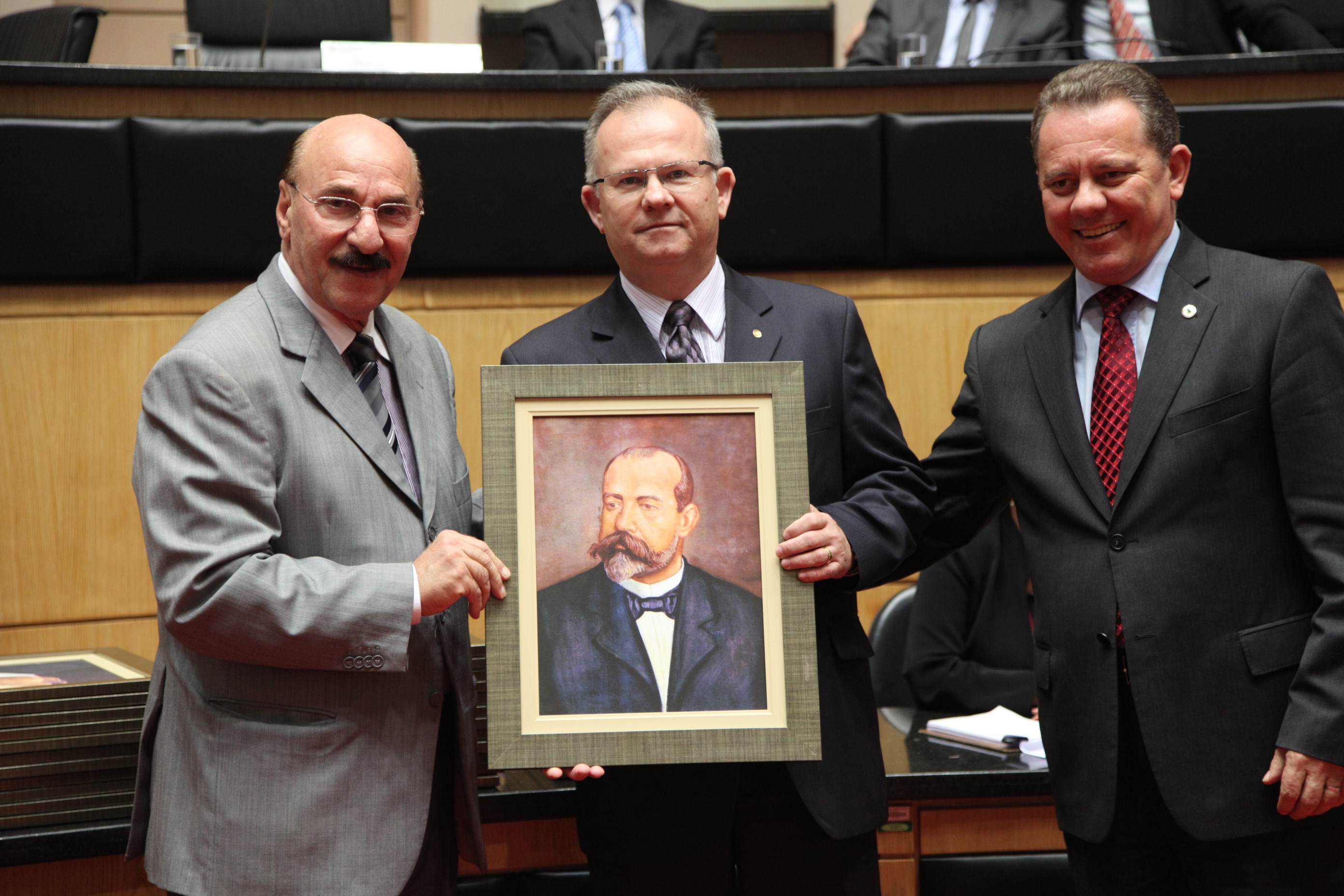 Henrique Gualberto Brügmann recebe homenagem pelo seu bisavô, deputado LUIZ ANTONIO FERREIRA GUALBERTO – Presidente na 3ª Legislatura – 1896/1897 in memoriam