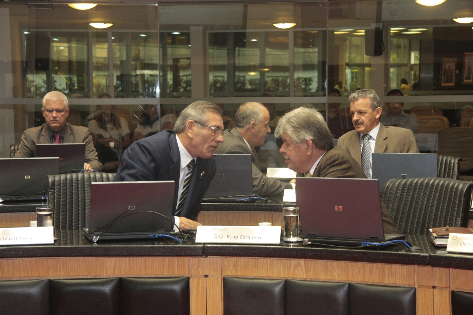 Deputados investigam supostas irregularidades no Ministério Público do TCE