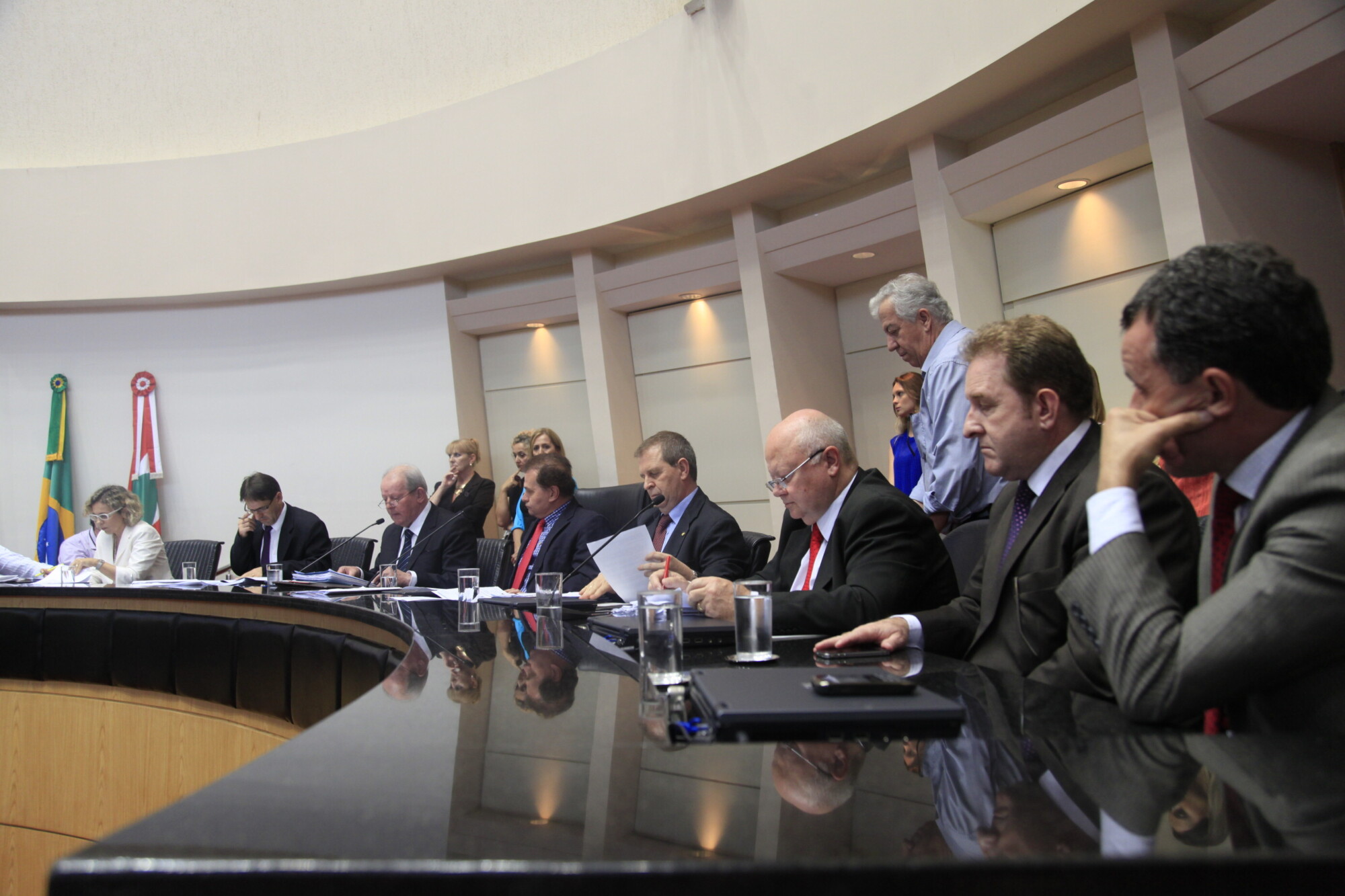 Comissões aprovam nove projetos do pacote salarial do servidores estaduais